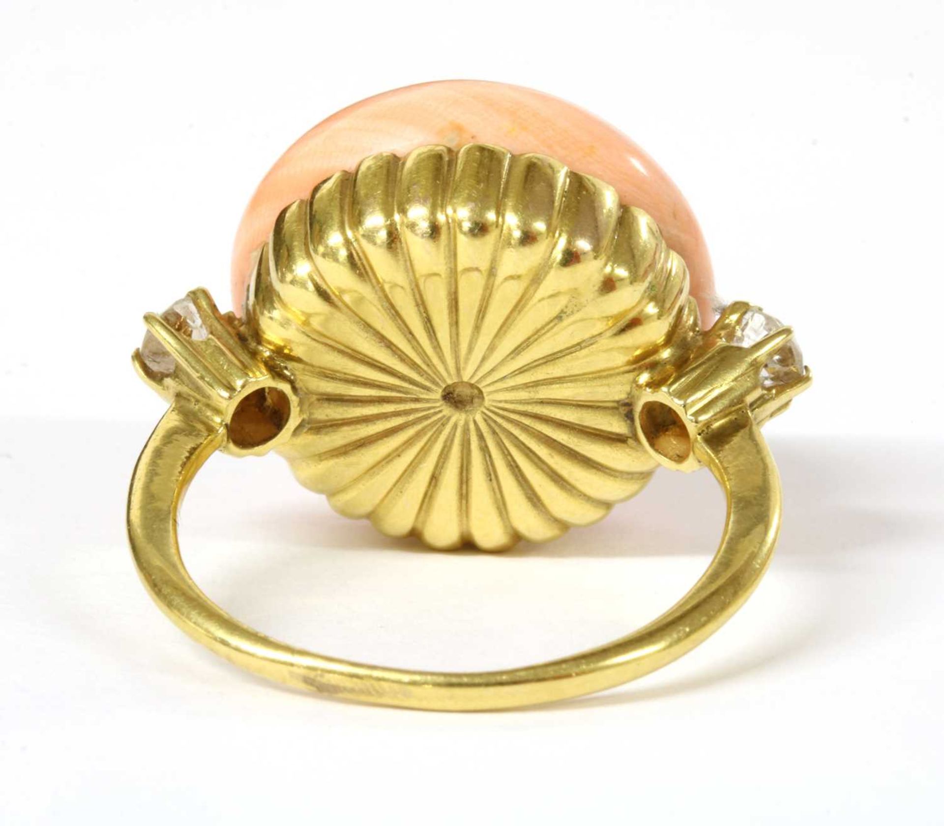 A gold coral and diamond ring, - Bild 2 aus 3