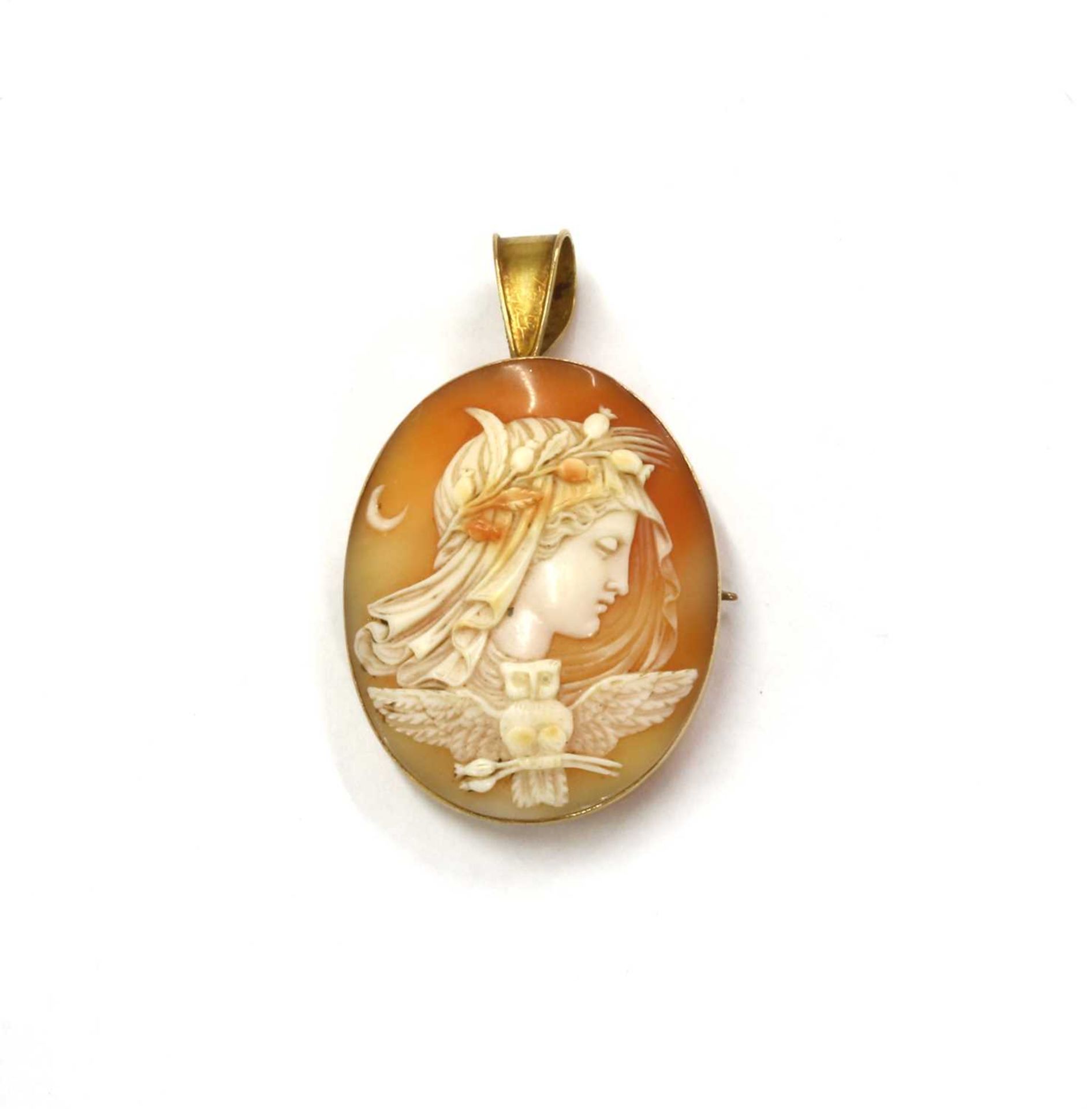 A gold mounted cameo brooch/pendant,