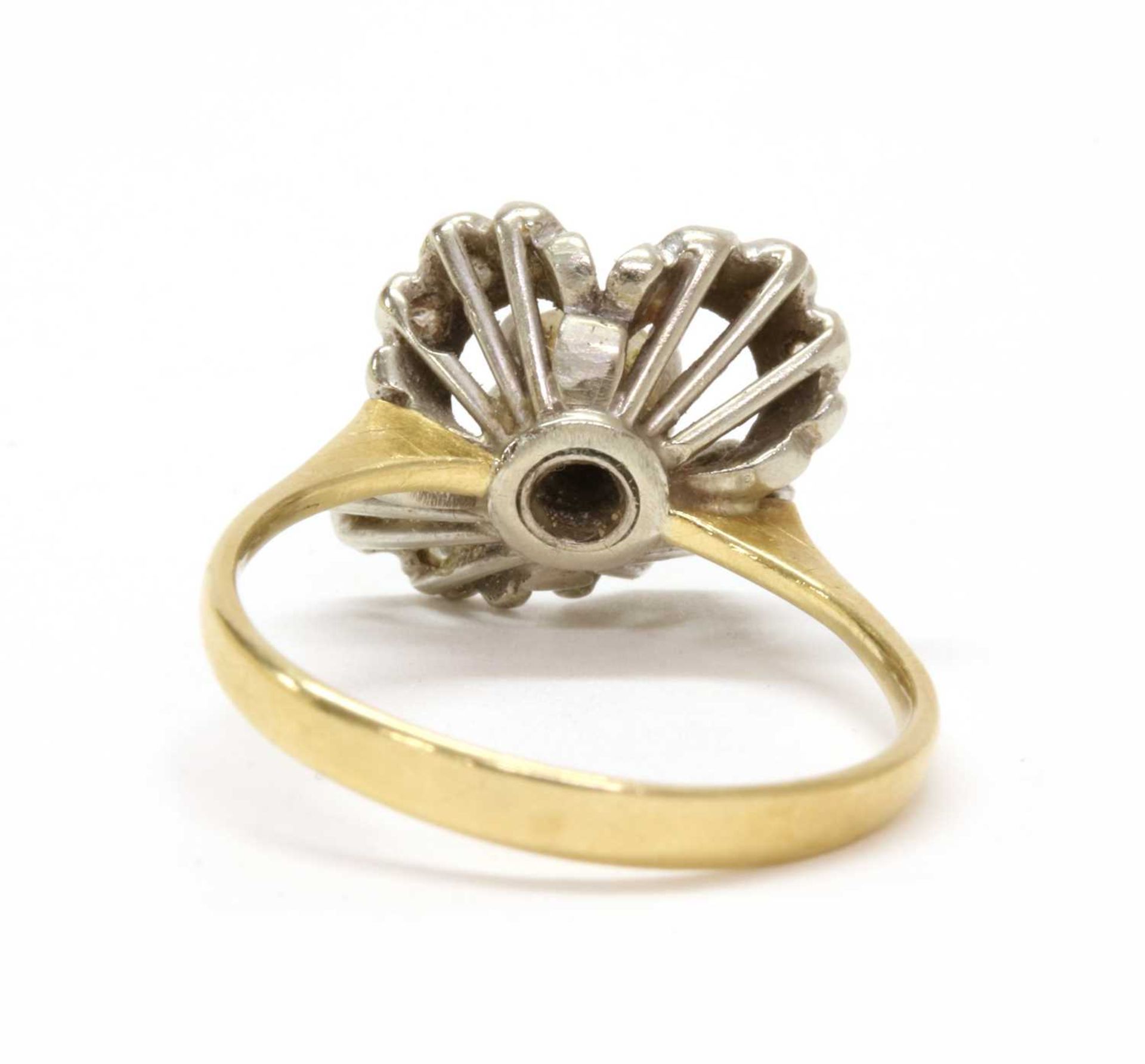 A diamond cluster ring, - Image 3 of 3