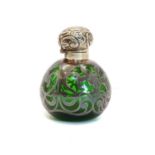 An Edwardian glass and silver mounted scent bottle,