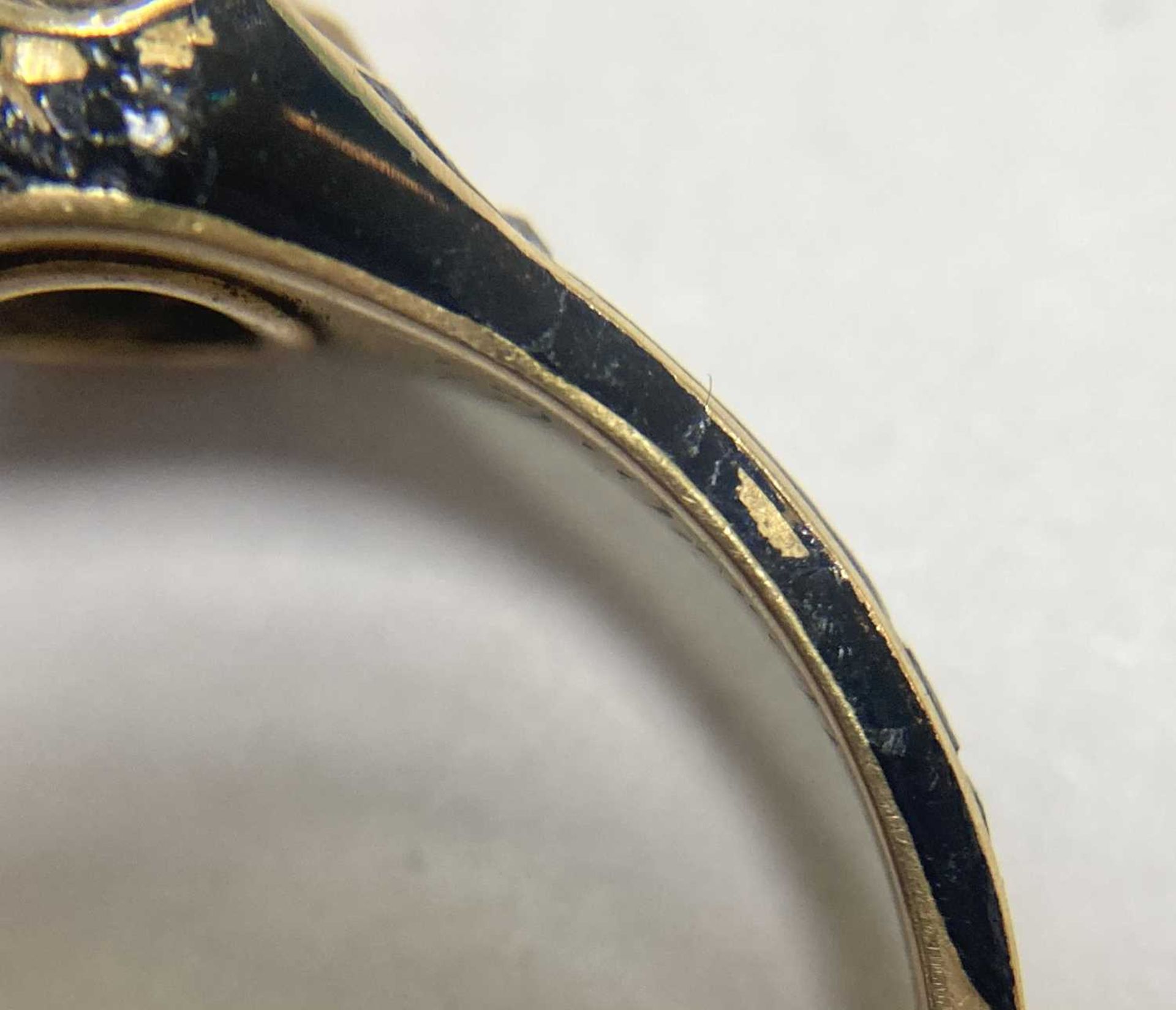A Victorian gold enamel, split pearl and diamond memorial ring, - Bild 5 aus 9