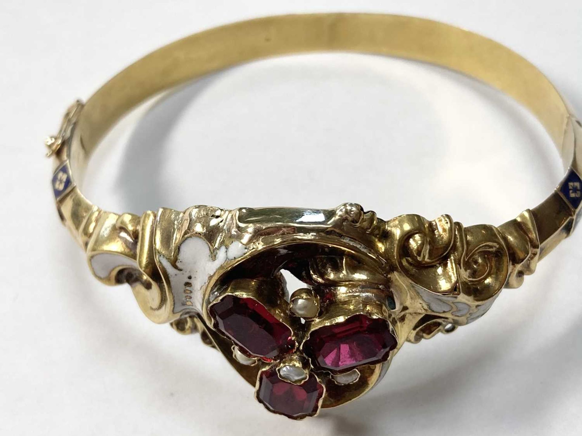 A Swedish gold paste, split pearl and enamel hollow hinged bangle, c.1850, - Image 6 of 8