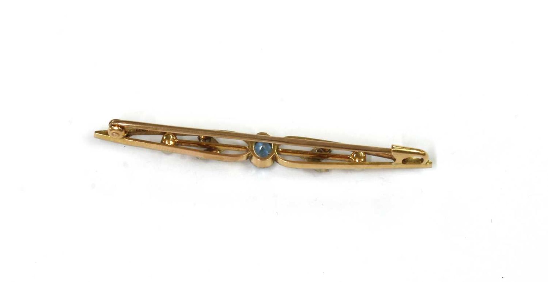 An Edwardian gold aquamarine, diamond and seed pearl brooch, - Bild 2 aus 2