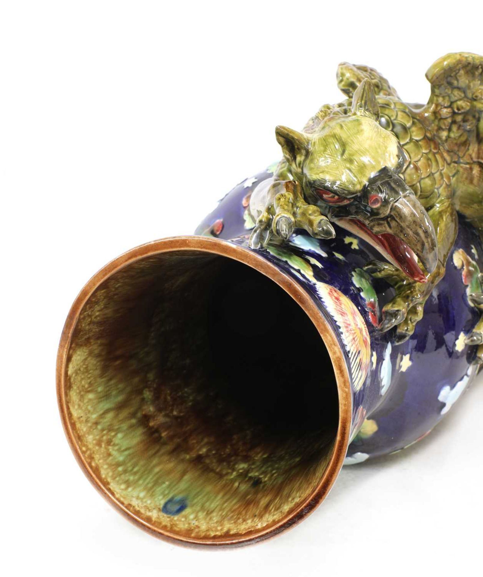 A large majolica pottery vase, - Bild 5 aus 6