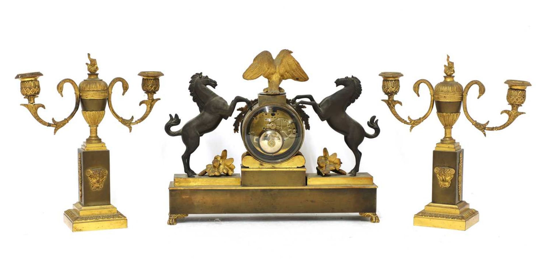 A French two-colour gilt-bronze three-piece clock garniture, - Bild 2 aus 4