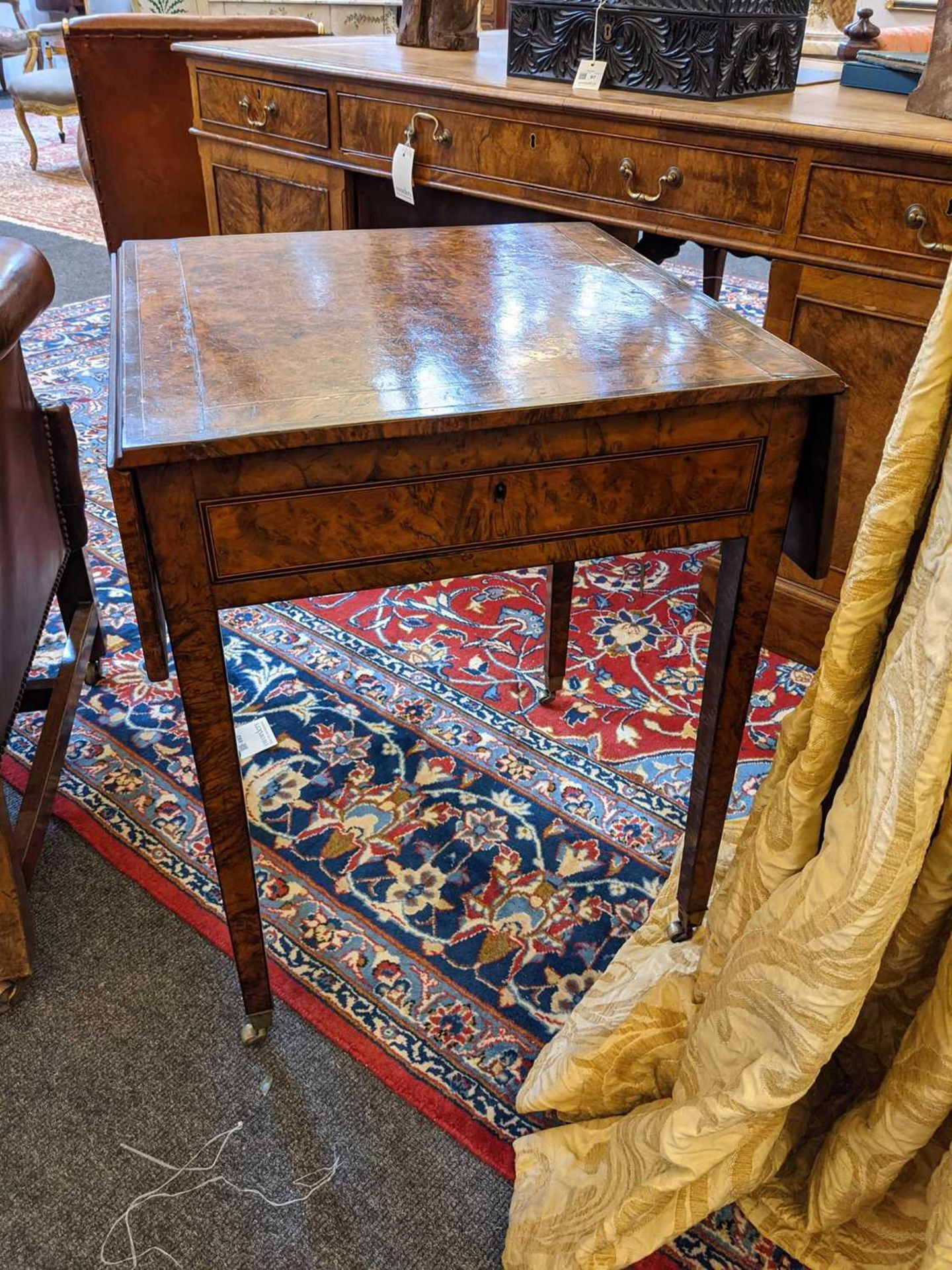 A George III burr yew Pembroke table, - Bild 6 aus 16