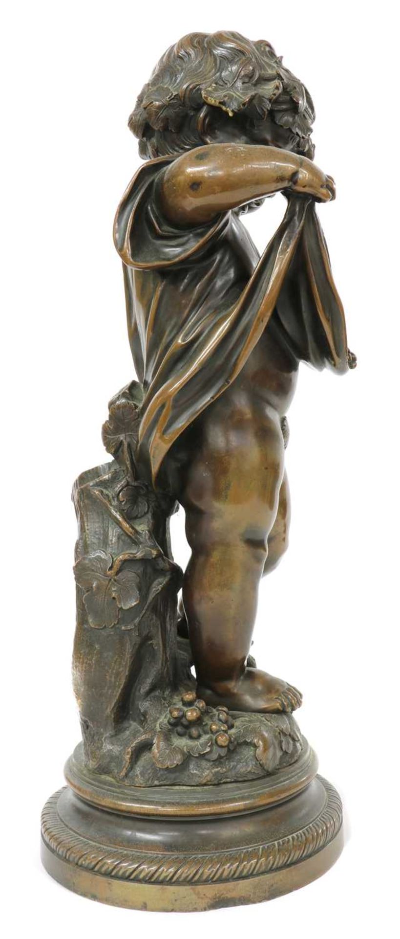 A bronze figure of a bacchanalian putto, - Bild 2 aus 4