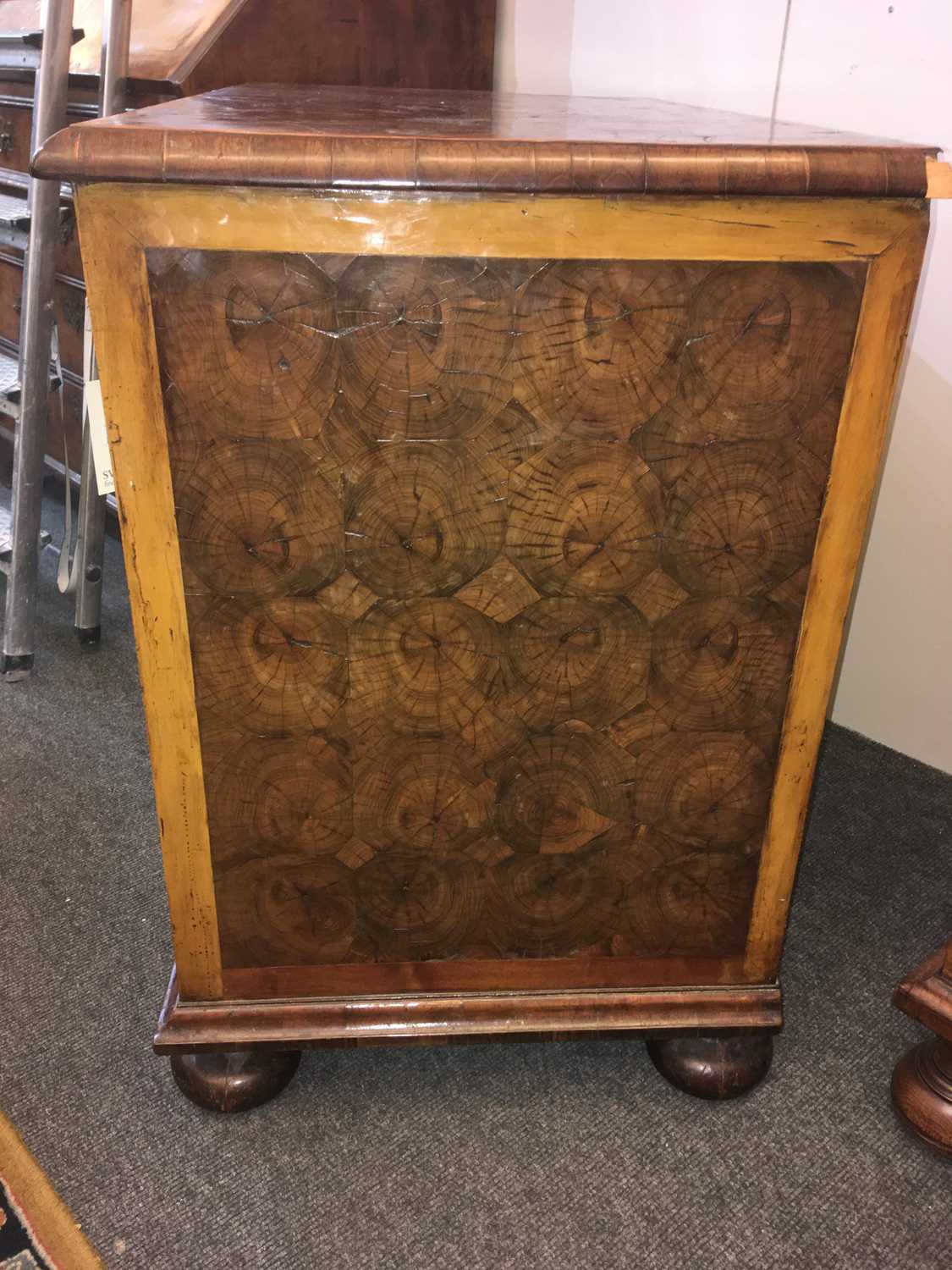 A William and Mary oyster veneered laburnum and fruitwood inlaid chest of drawers - Image 31 of 85