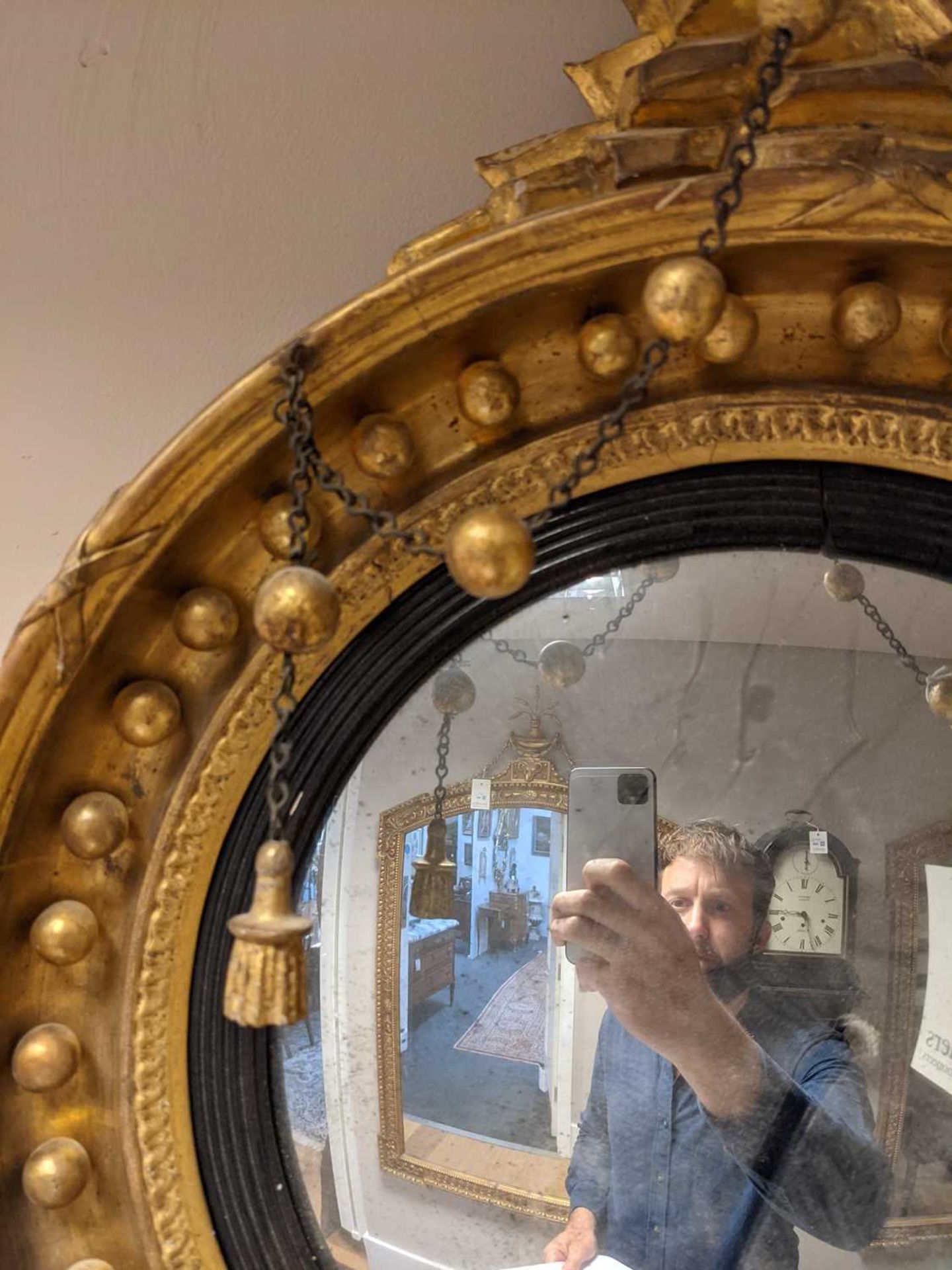 A Regency giltwood convex mirror, - Bild 16 aus 21
