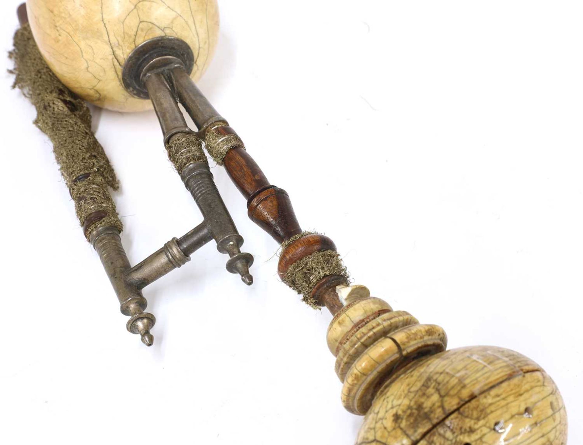 A Mughal ivory hookah pipe, - Bild 6 aus 10