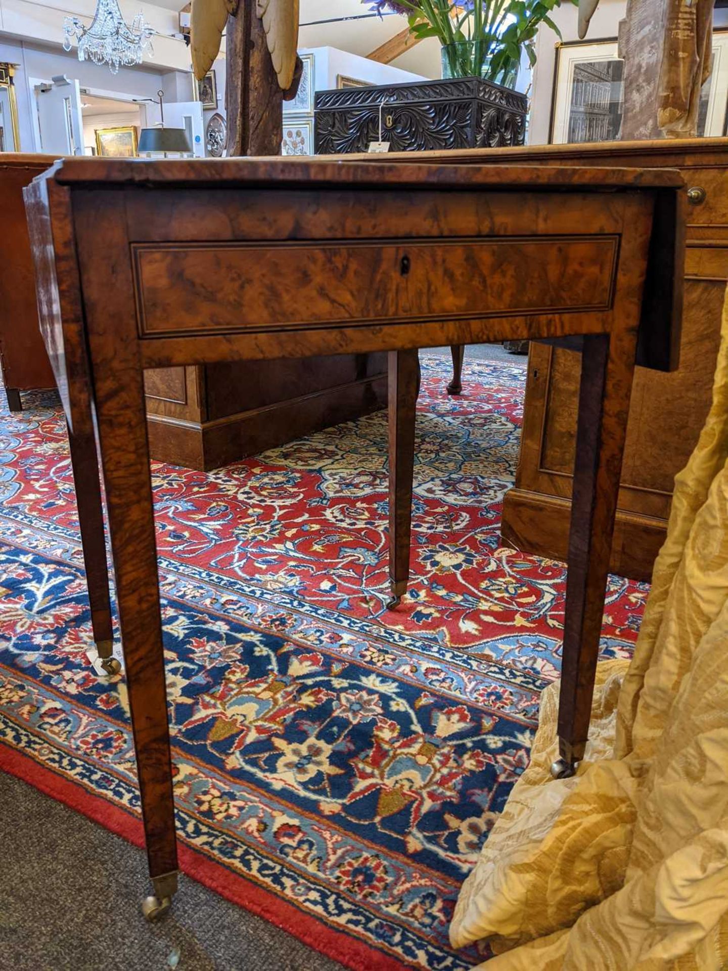 A George III burr yew Pembroke table, - Bild 12 aus 16