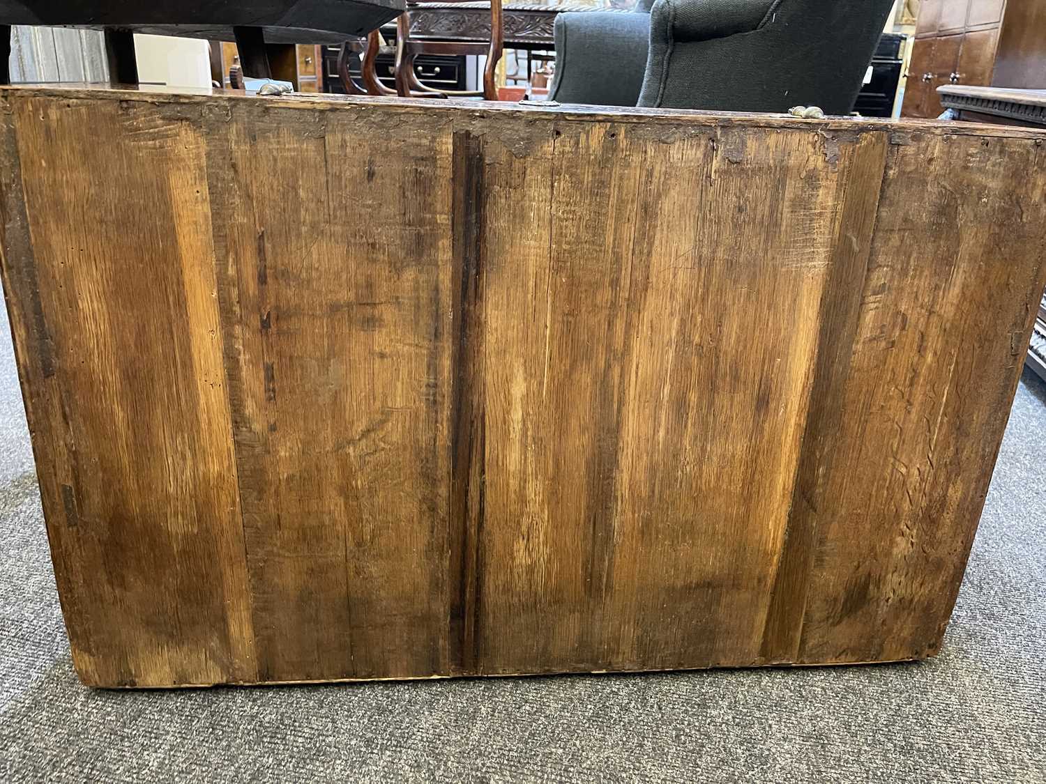 A William and Mary oyster veneered laburnum and fruitwood inlaid chest of drawers - Image 82 of 85