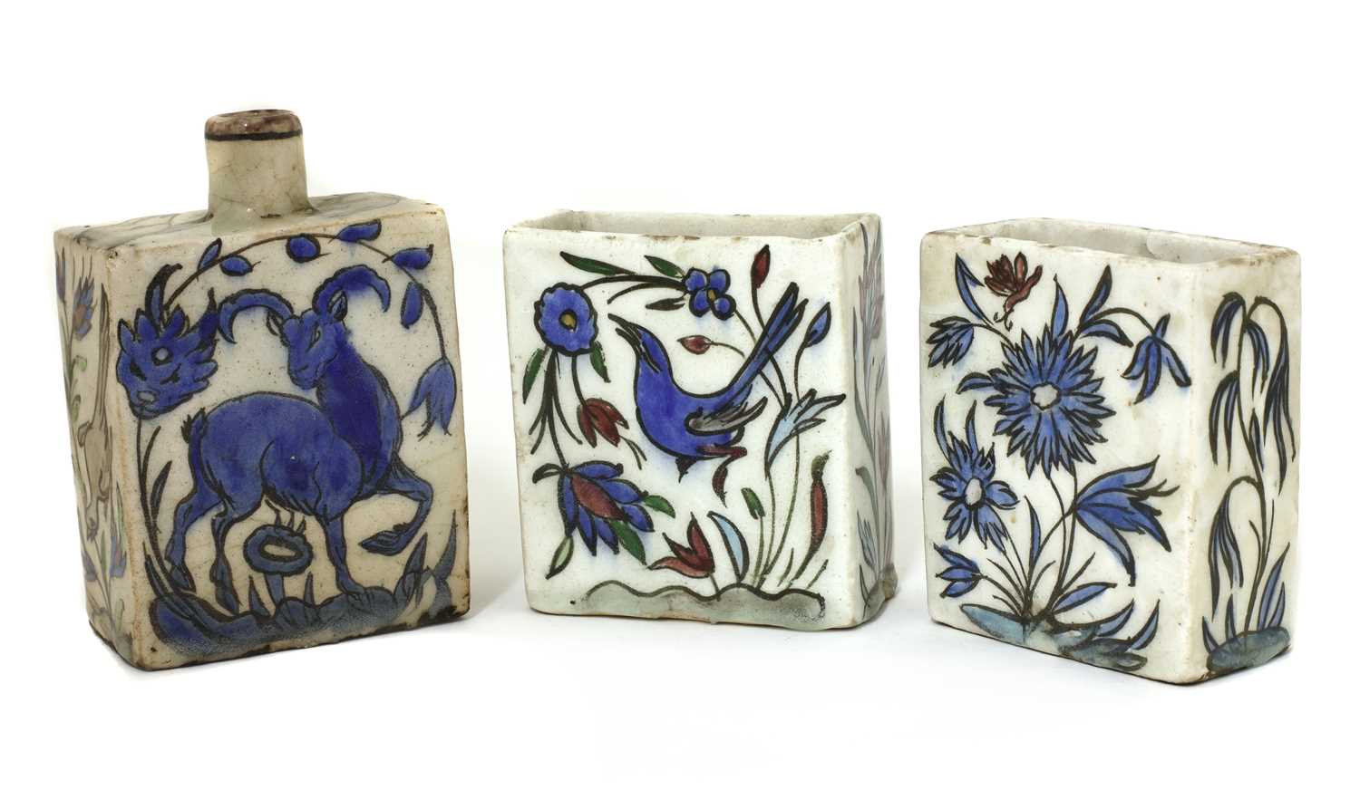 An Isnik pottery flask, - Image 4 of 8