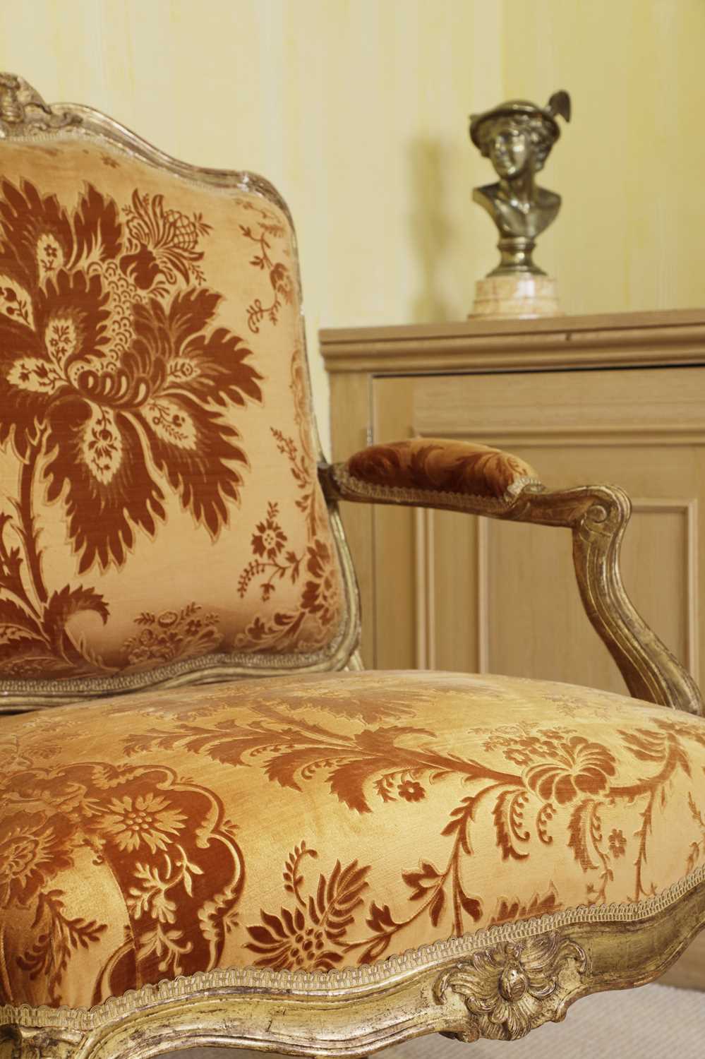 A pair of French Louis XV giltwood fauteuils à la reine, - Image 3 of 140