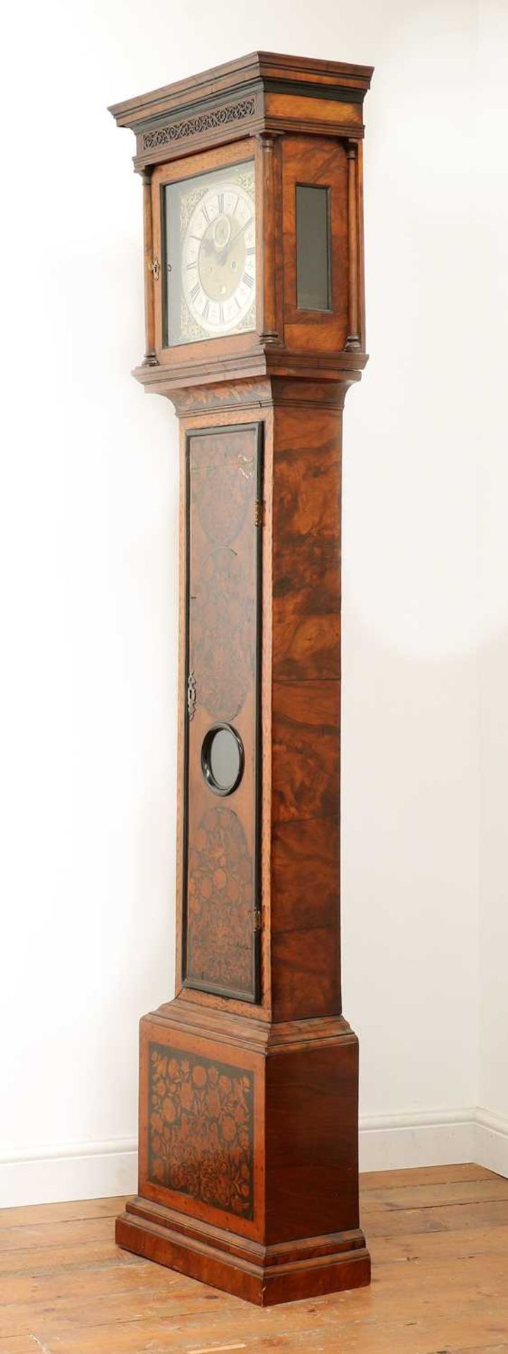 A William and Mary walnut and marquetry inlaid longcase clock, - Bild 4 aus 11