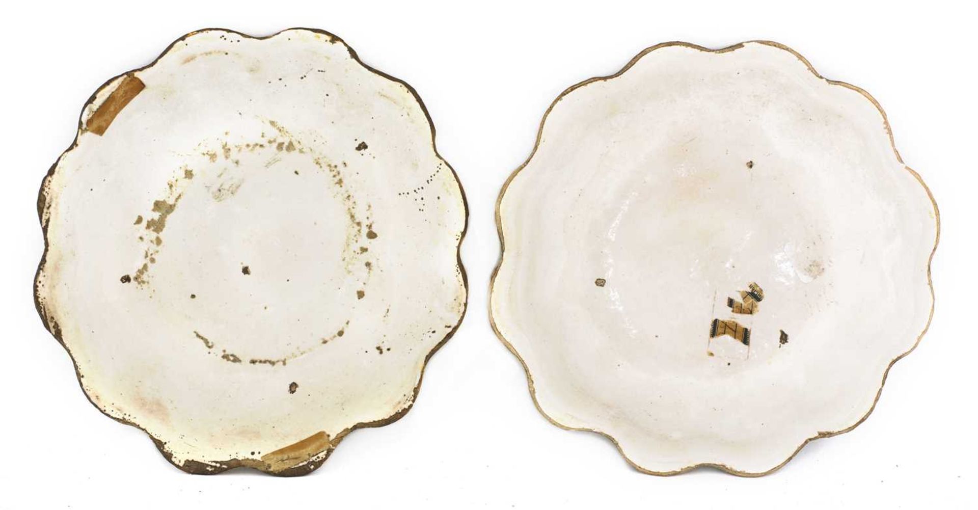 A pair of Italian maiolica dishes, - Bild 2 aus 3