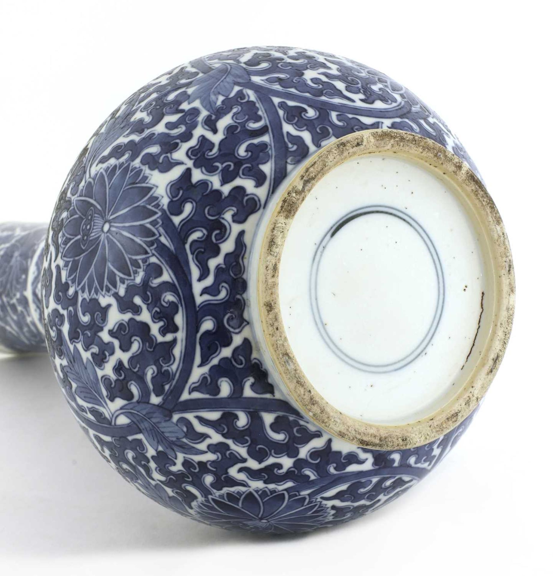 A Chinese porcelain bottle vase, - Bild 2 aus 4
