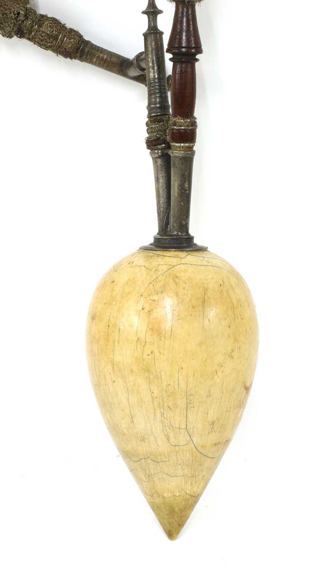 A Mughal ivory hookah pipe, - Bild 8 aus 10