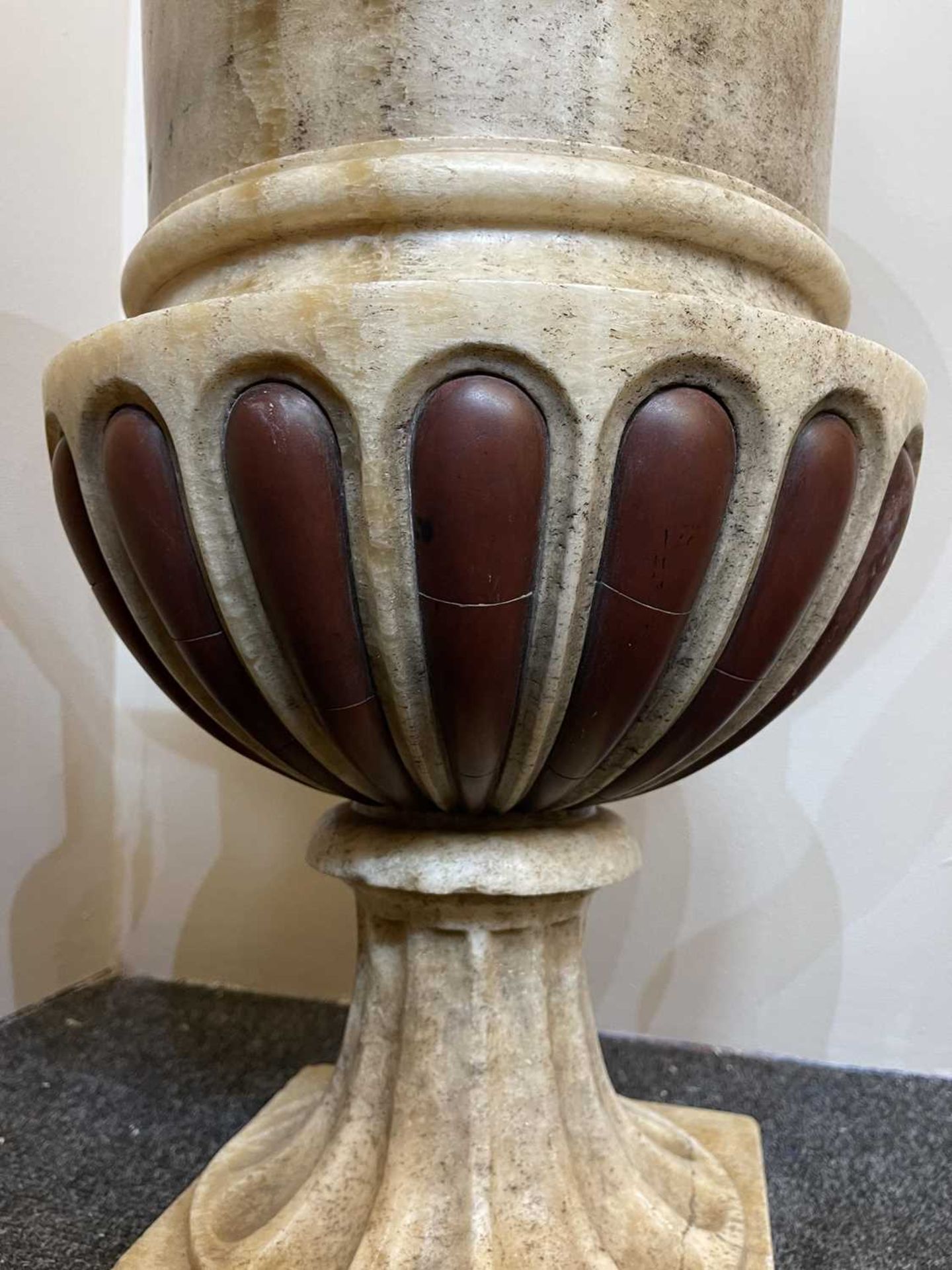 A pair of impressive alabaster Medici urns - Image 13 of 32