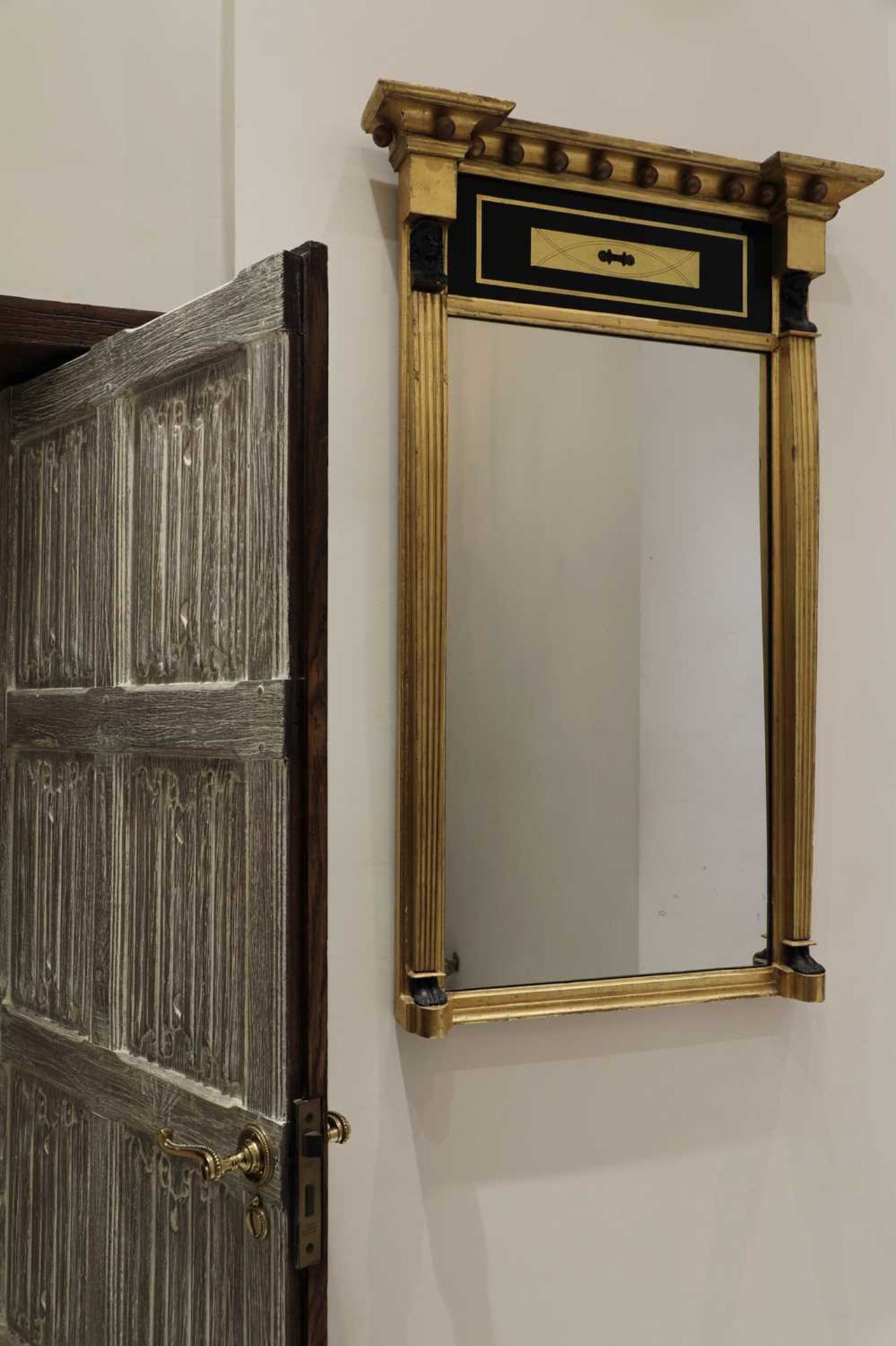 A Regency Egyptian Revival giltwood pier mirror, - Bild 2 aus 6