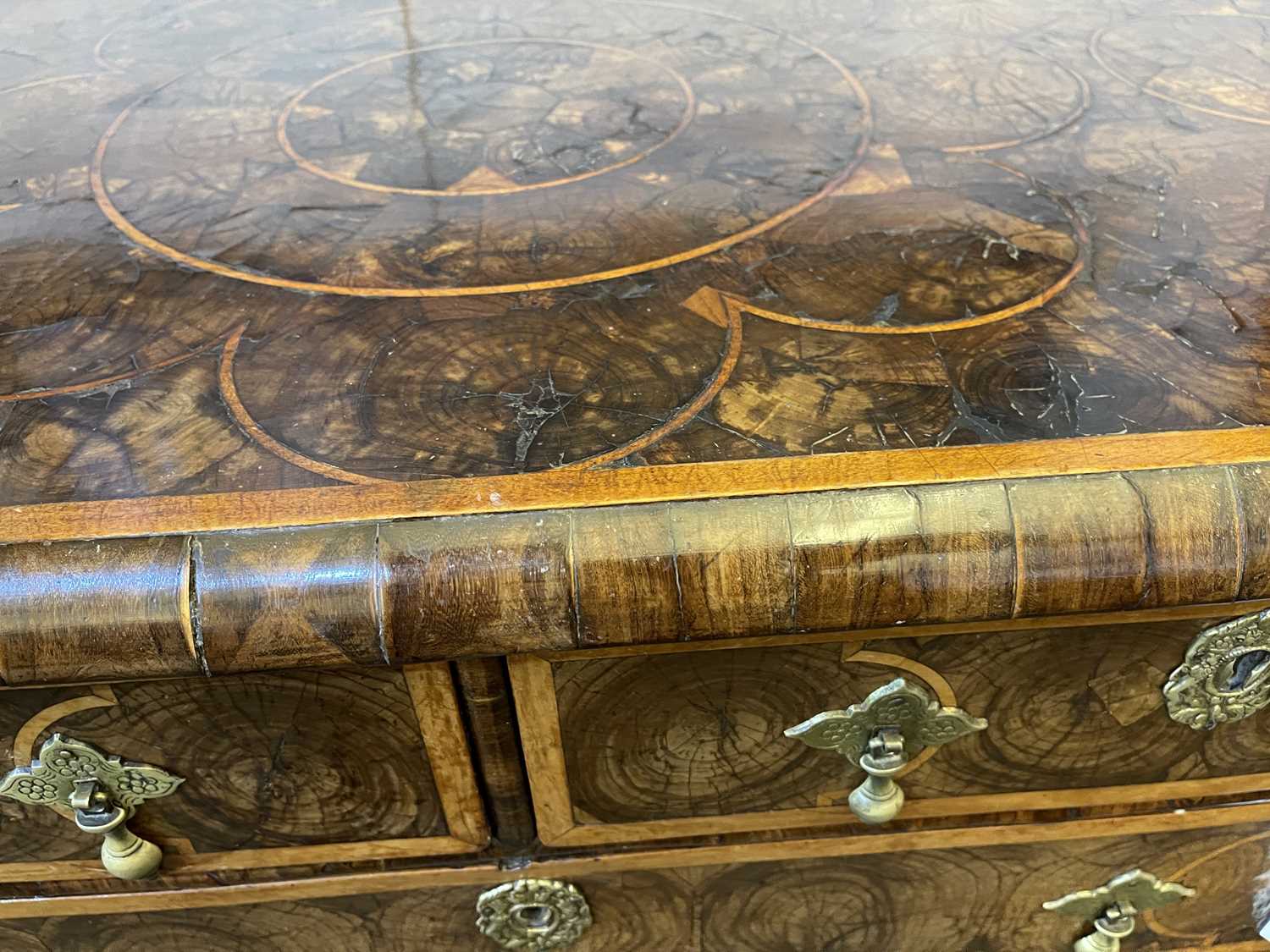 A William and Mary oyster veneered laburnum and fruitwood inlaid chest of drawers - Image 39 of 85