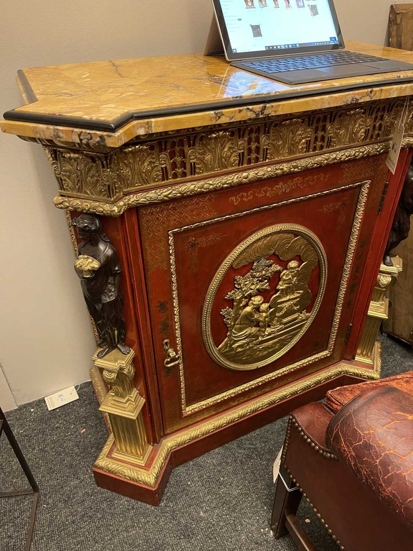 A red-lacquered and ormolu-mounted pier cabinet, - Bild 10 aus 16