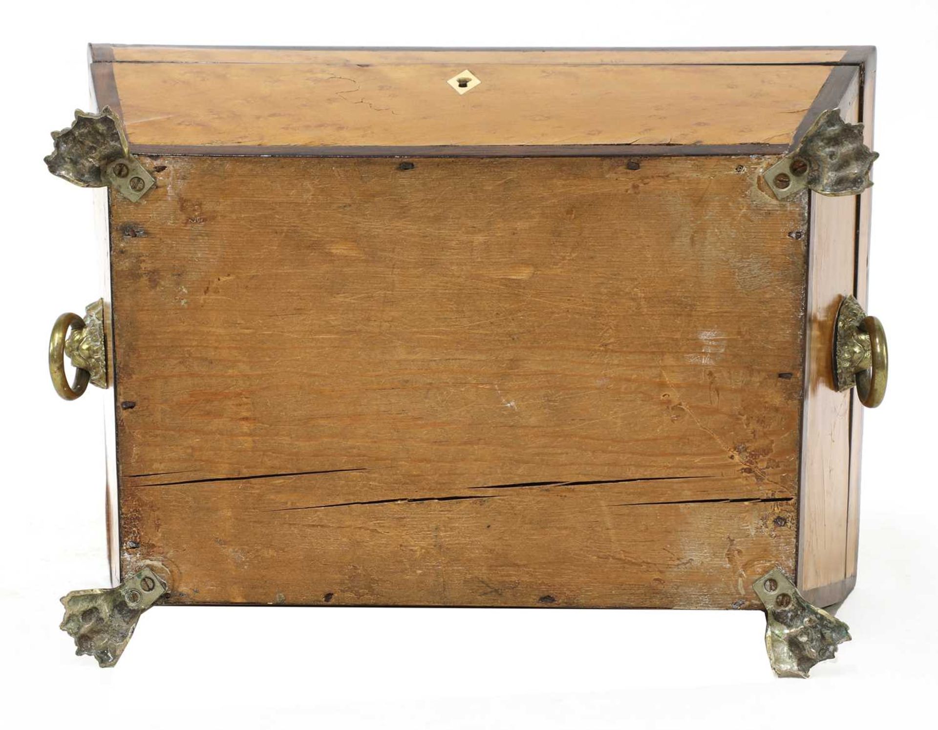 A Regency bird's-eye maple and thuya sarcophagus box, - Bild 6 aus 7