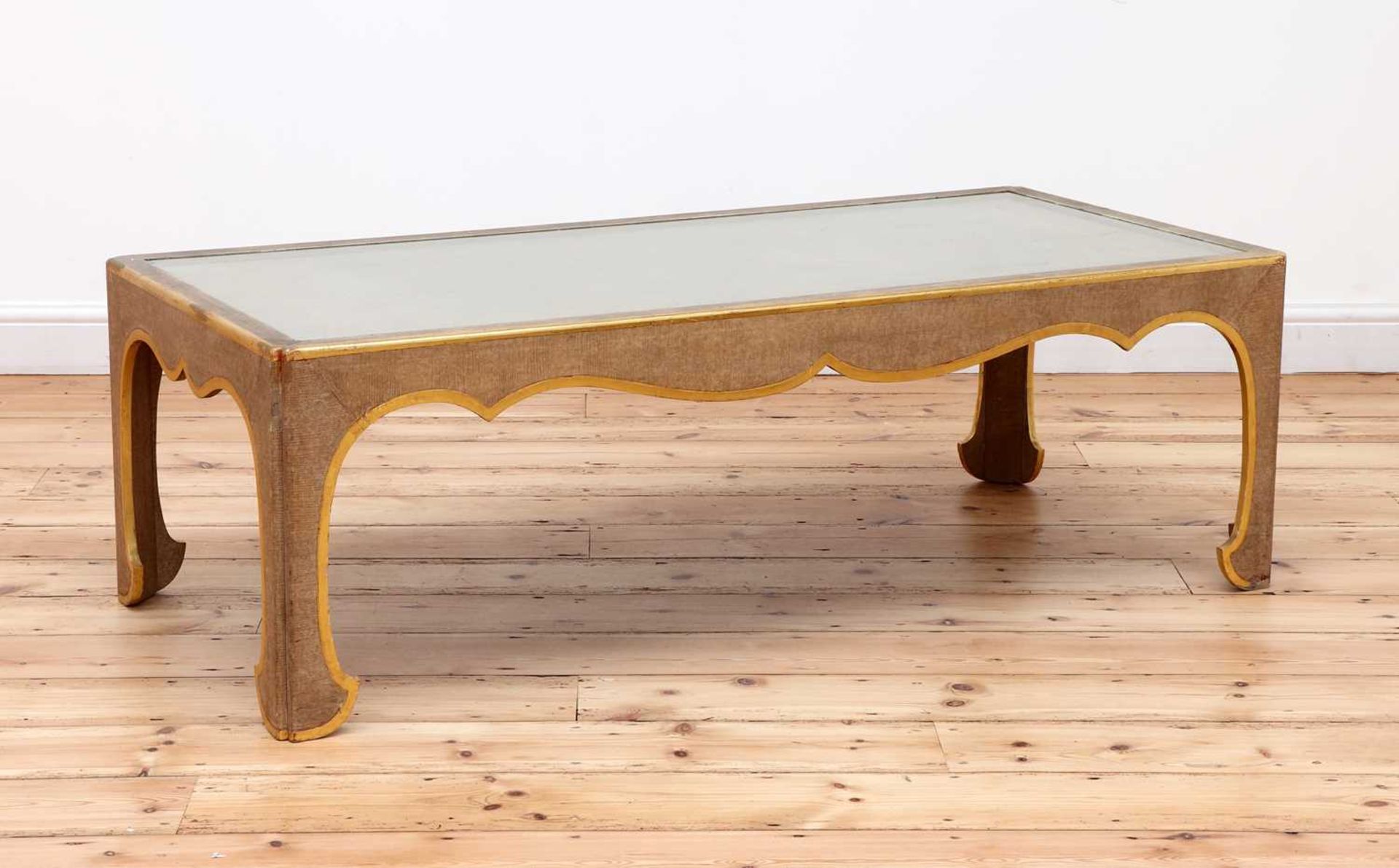 A Chinese-style painted and parcel-gilt low table, - Bild 3 aus 4