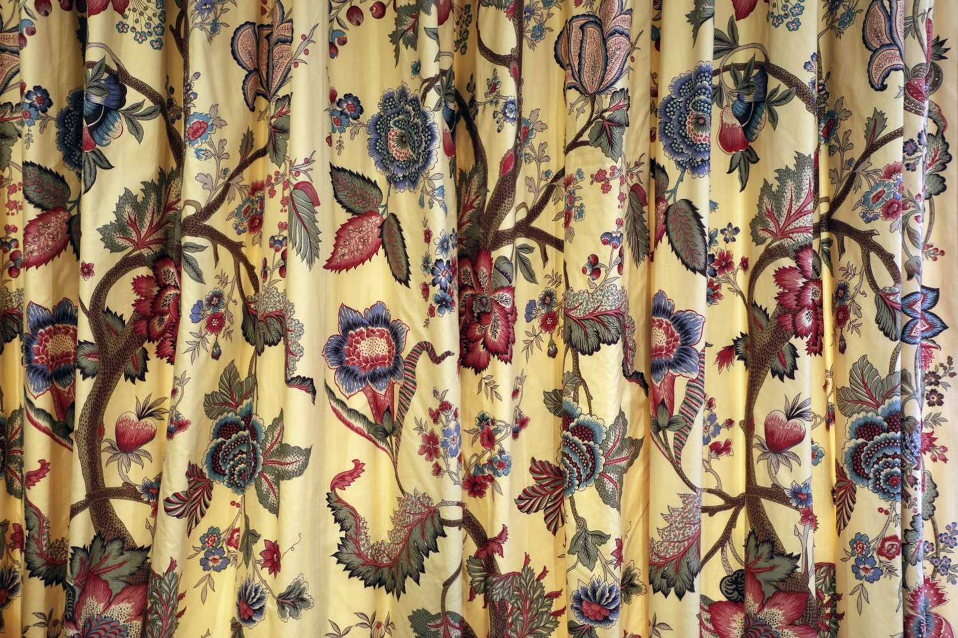 Two pairs of lined and interlined Jaipur pattern curtains, - Image 4 of 7