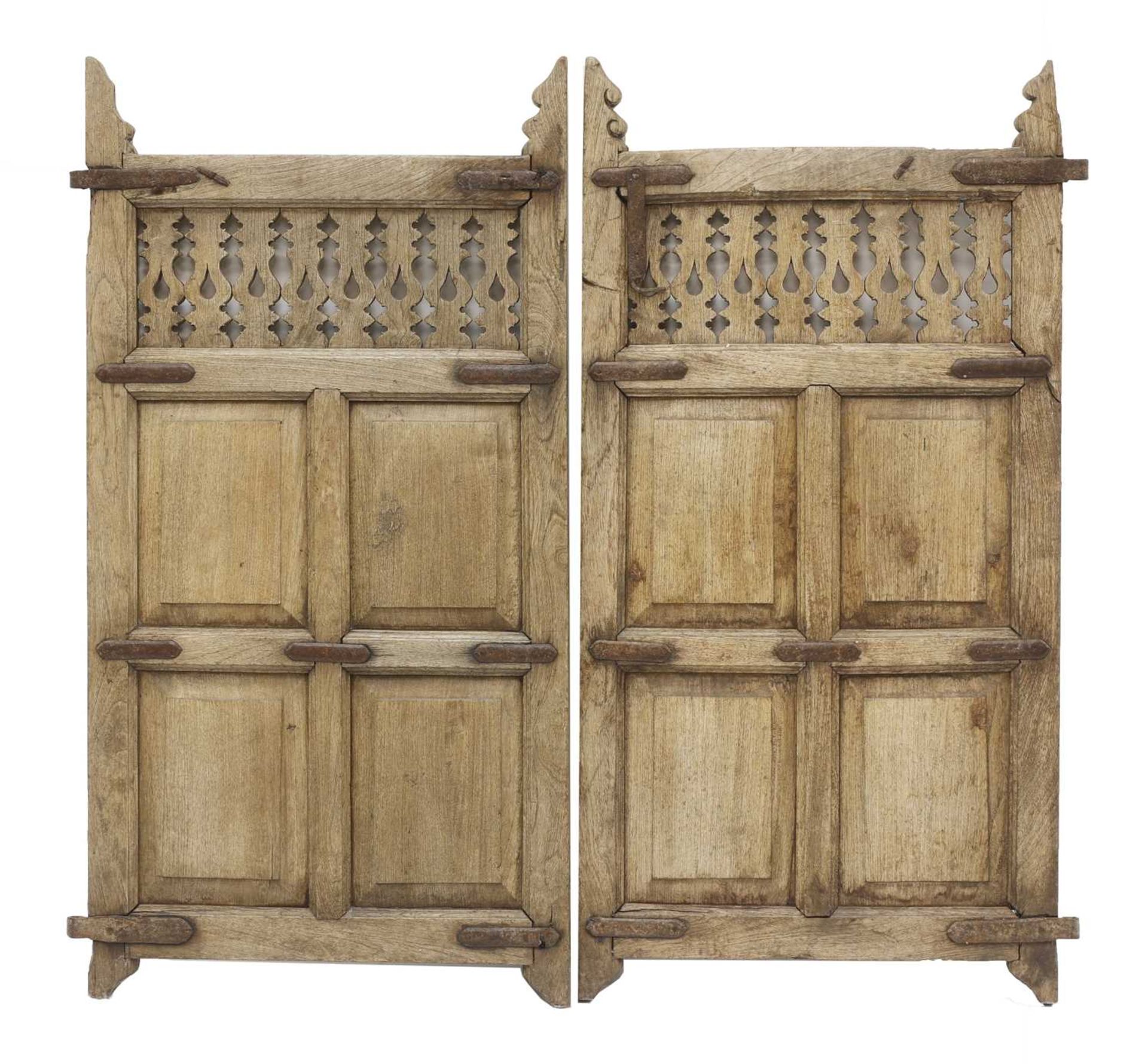 A pair of Indian painted teak and wrought iron doors, - Bild 5 aus 8