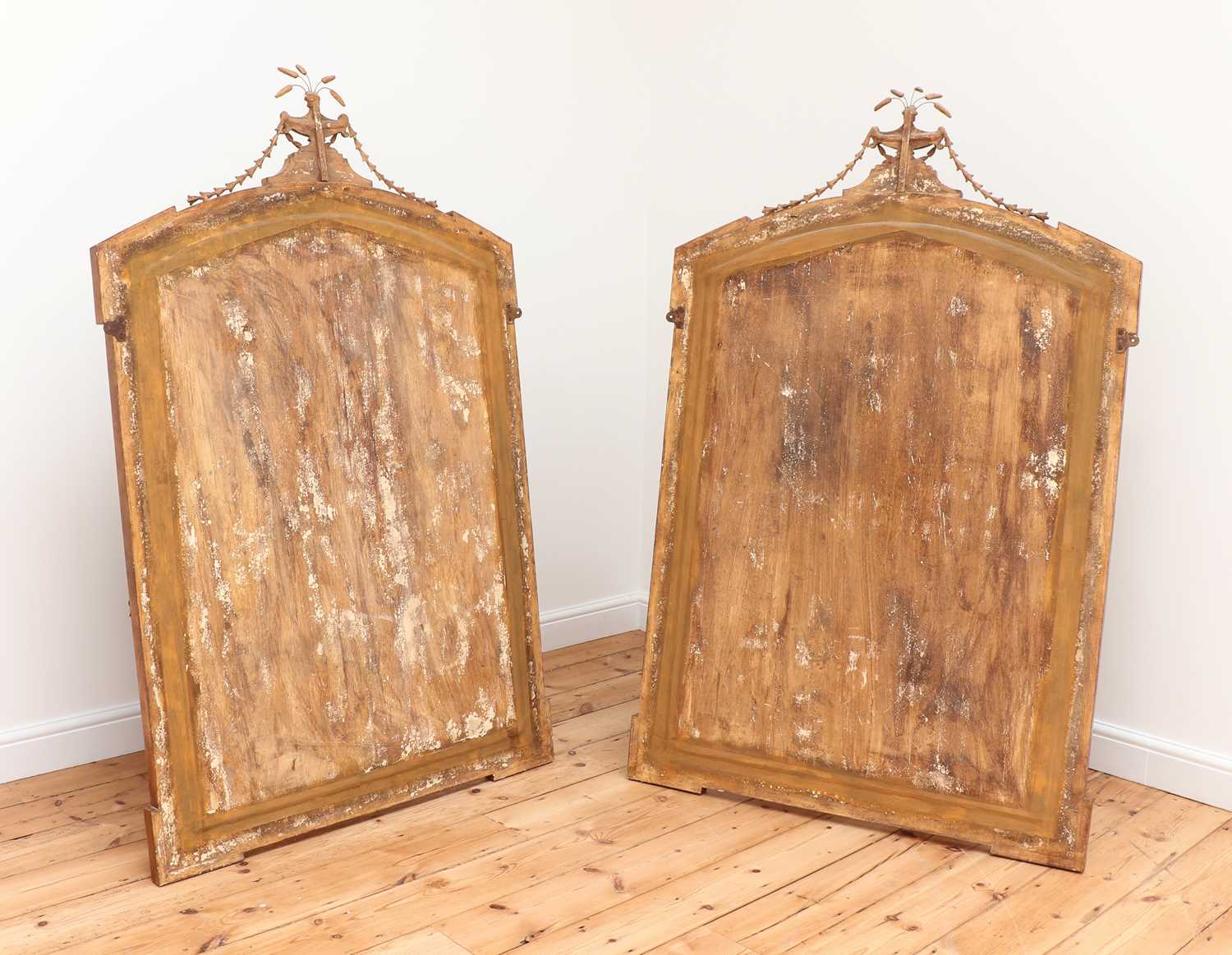 A pair of giltwood wall mirrors, - Image 2 of 5