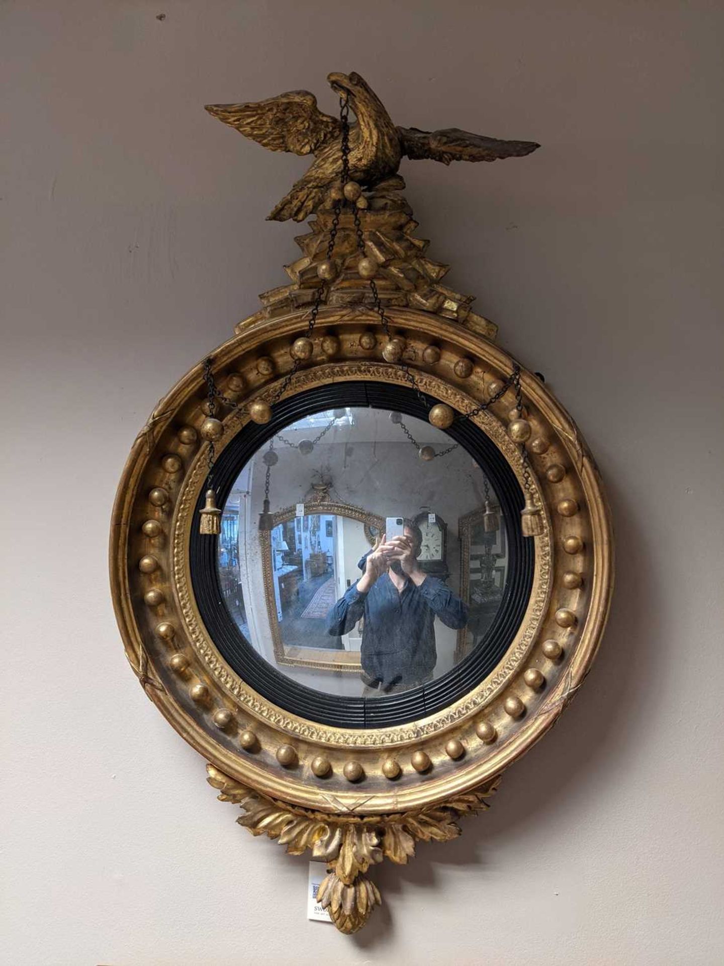 A Regency giltwood convex mirror, - Bild 9 aus 21
