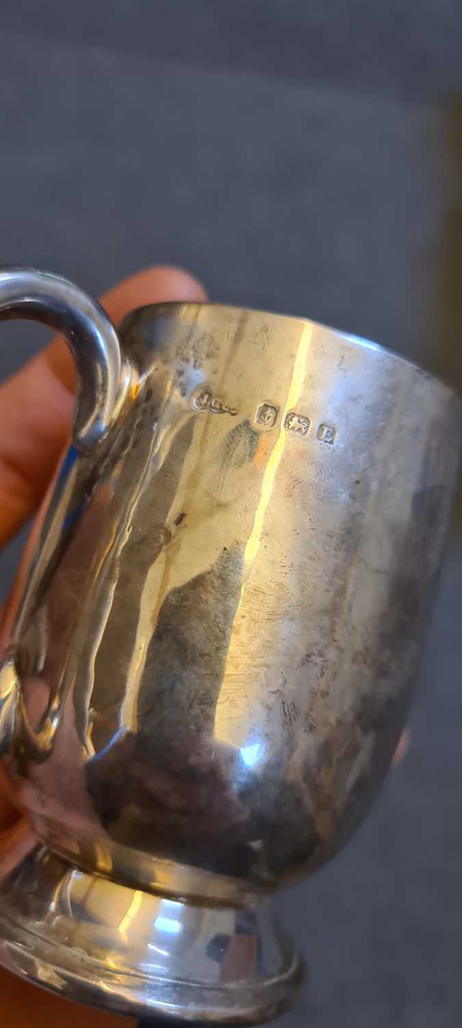 A cased Victorian silver christening mug, - Image 4 of 4