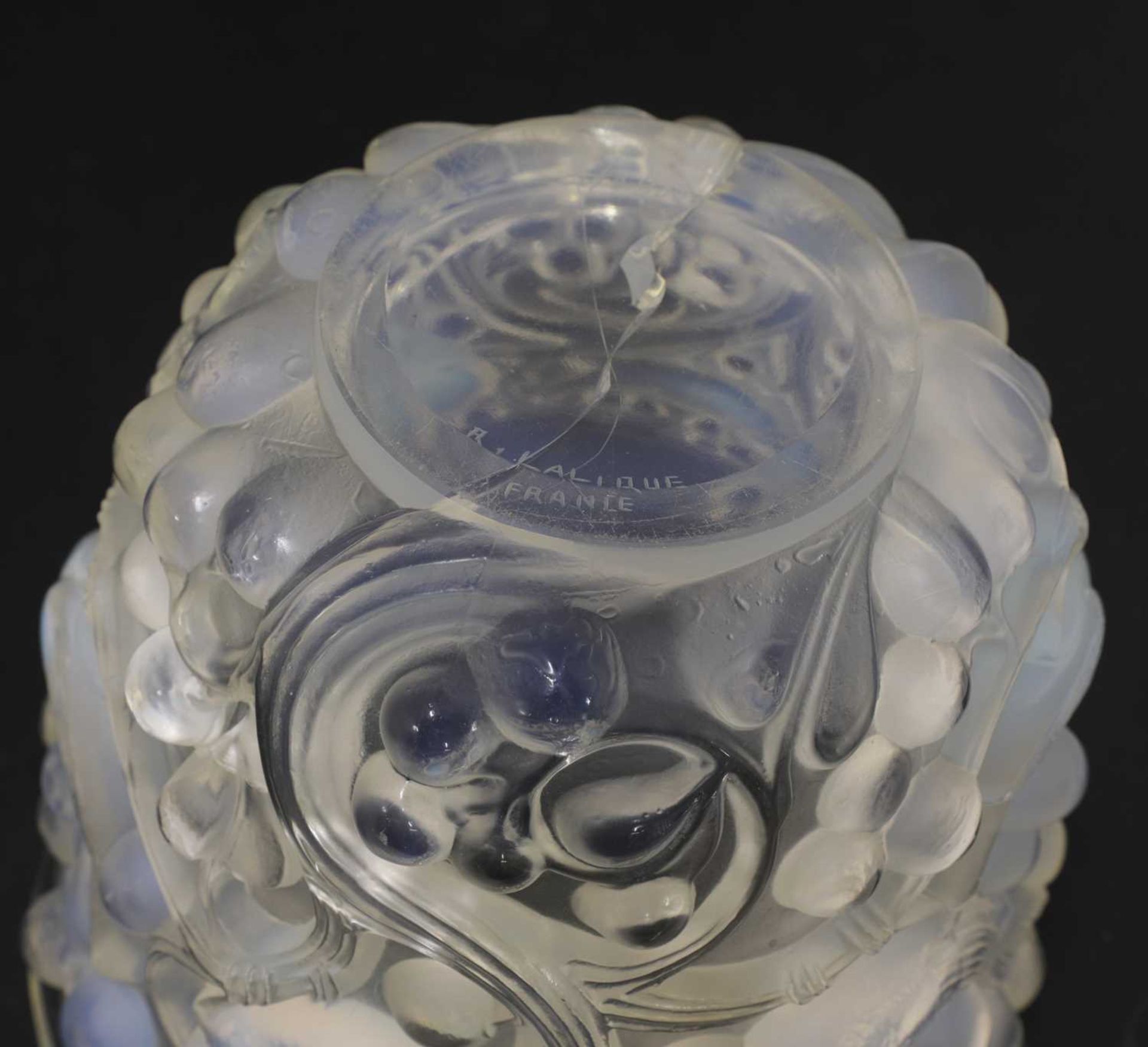 A pair of Lalique opalescent glass 'Avalon' vases, - Image 4 of 4