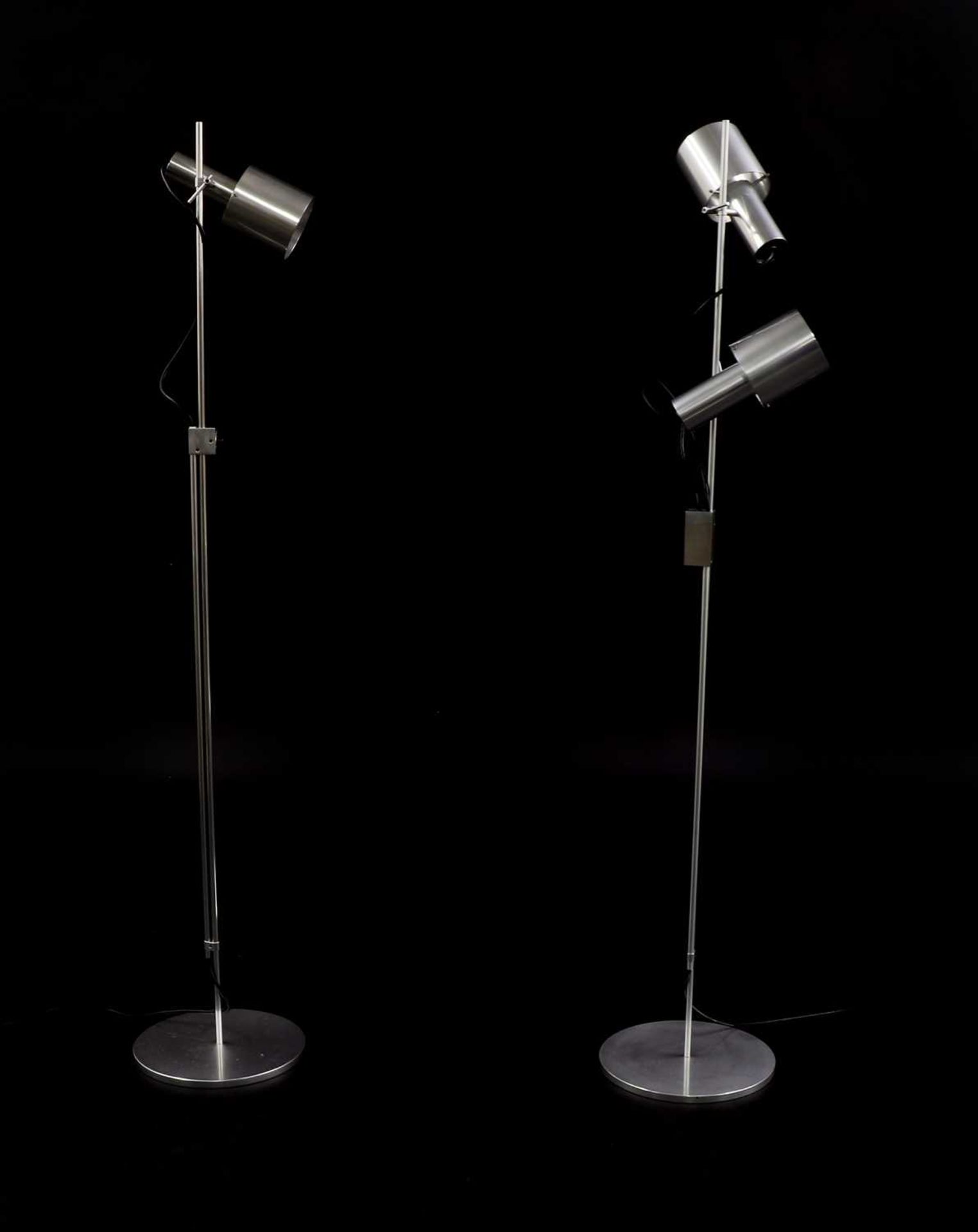 Two brushed aluminium standard lamps, - Bild 5 aus 6