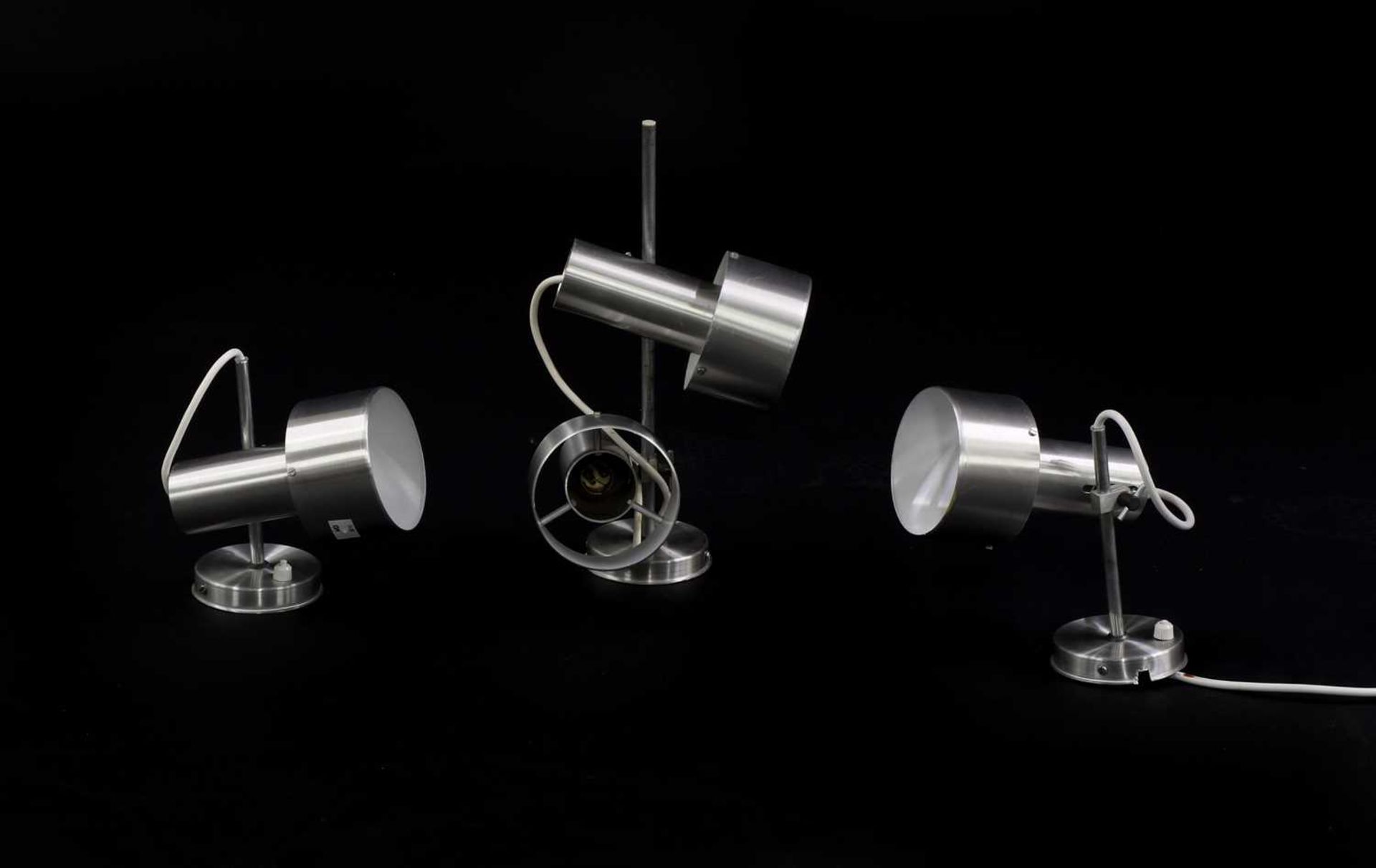 Two brushed aluminium standard lamps, - Bild 4 aus 6