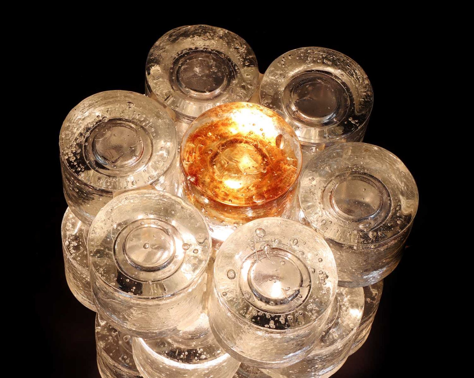 An Italian brutalist glass table lamp, - Bild 2 aus 2