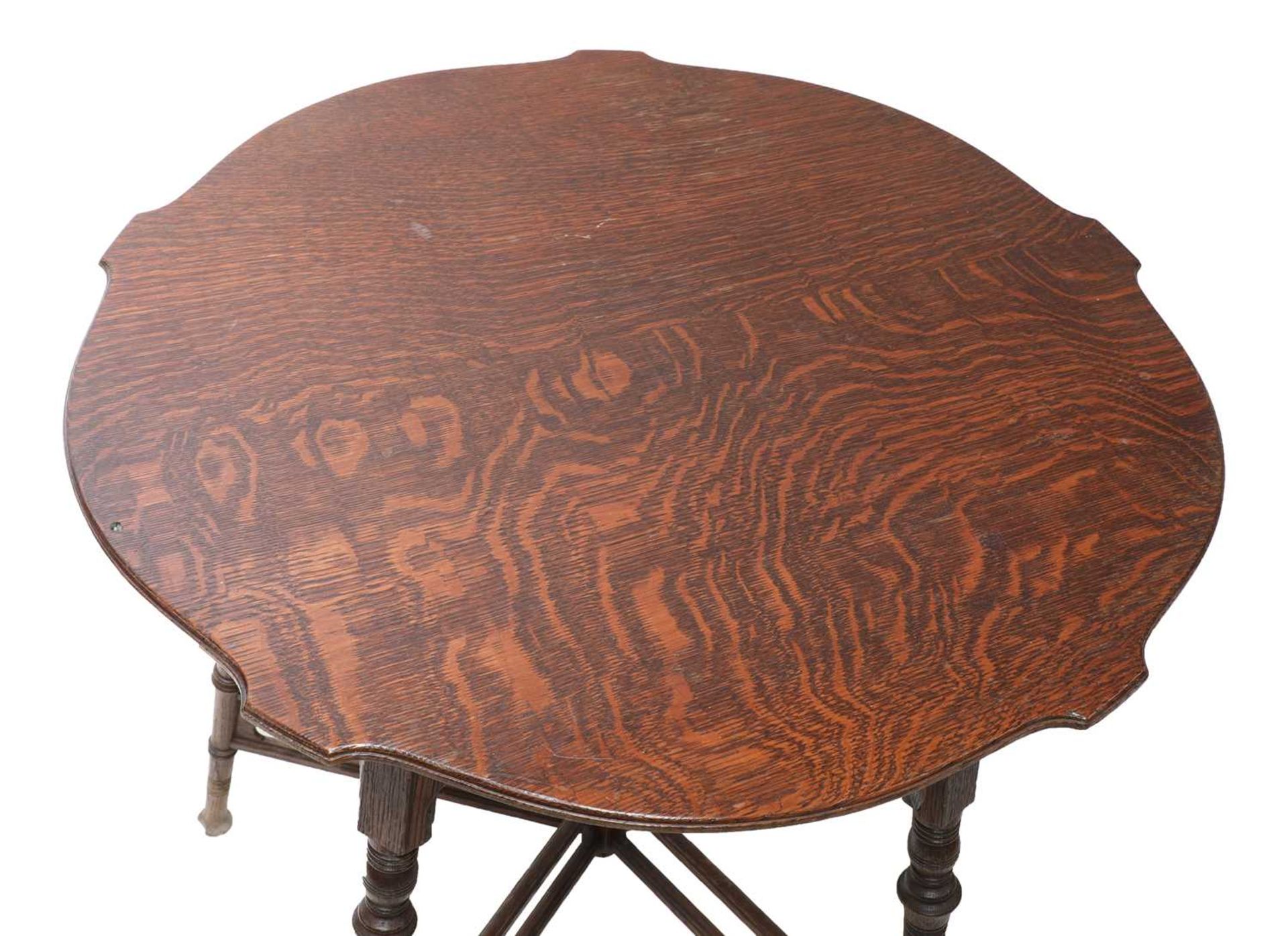 An oak centre table, - Image 3 of 3