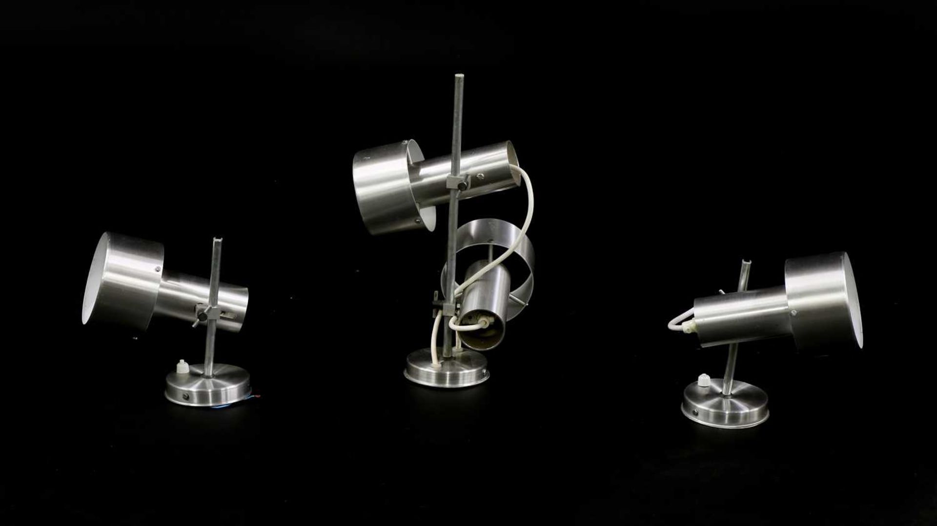 Two brushed aluminium standard lamps, - Bild 2 aus 6