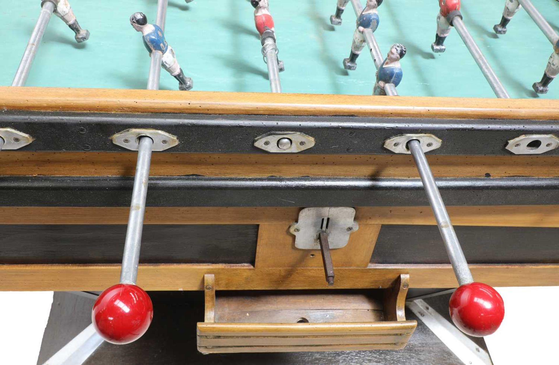 A French foosball table, - Bild 3 aus 7