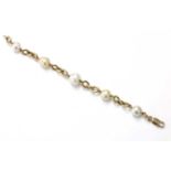 A gold cultured South Sea pearl bracelet,