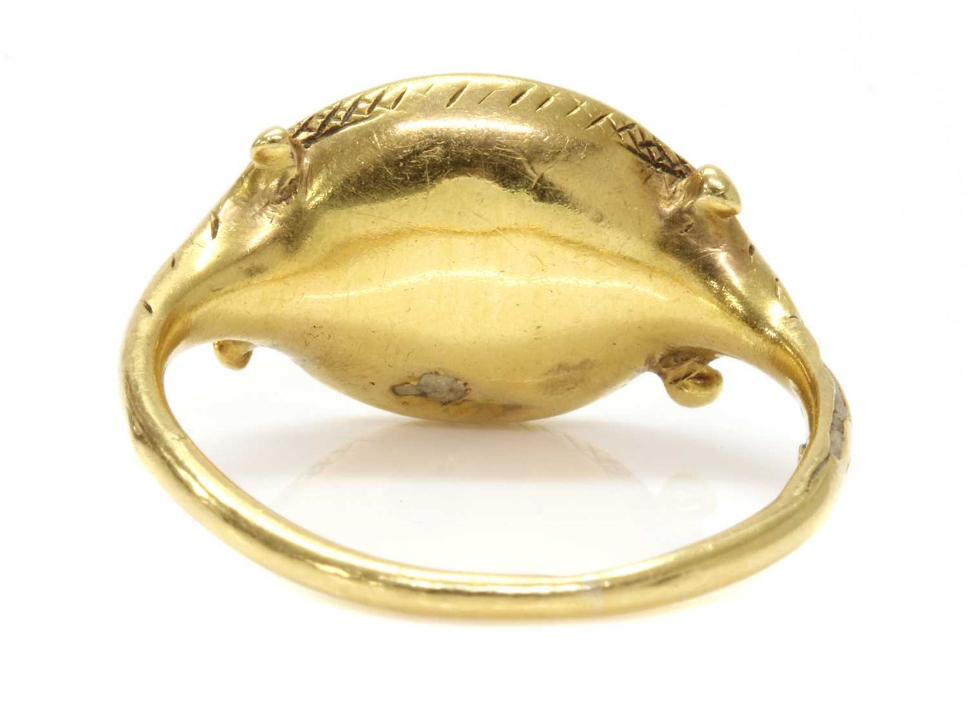 A gold cornelian intaglio ouroboros ring, - Bild 4 aus 4