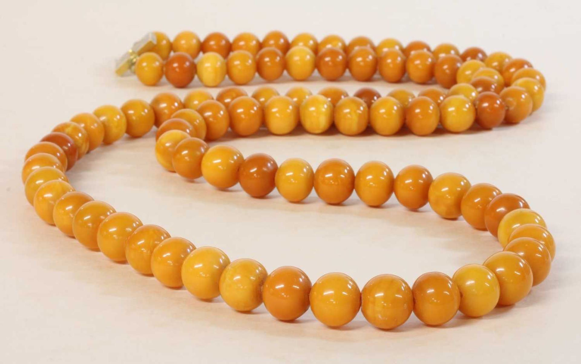 A single row uniform spherical butterscotch amber bead necklace, - Image 2 of 6