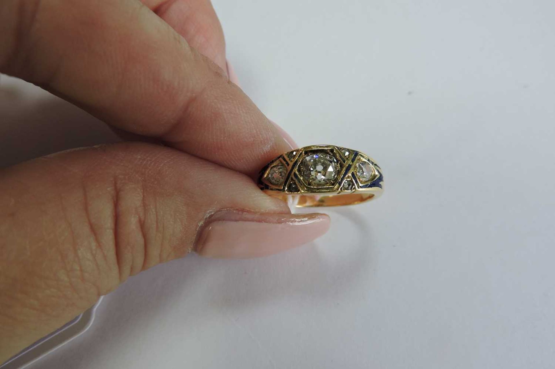 A Victorian three stone graduated diamond and enamel ring, c.1860, - Image 5 of 6