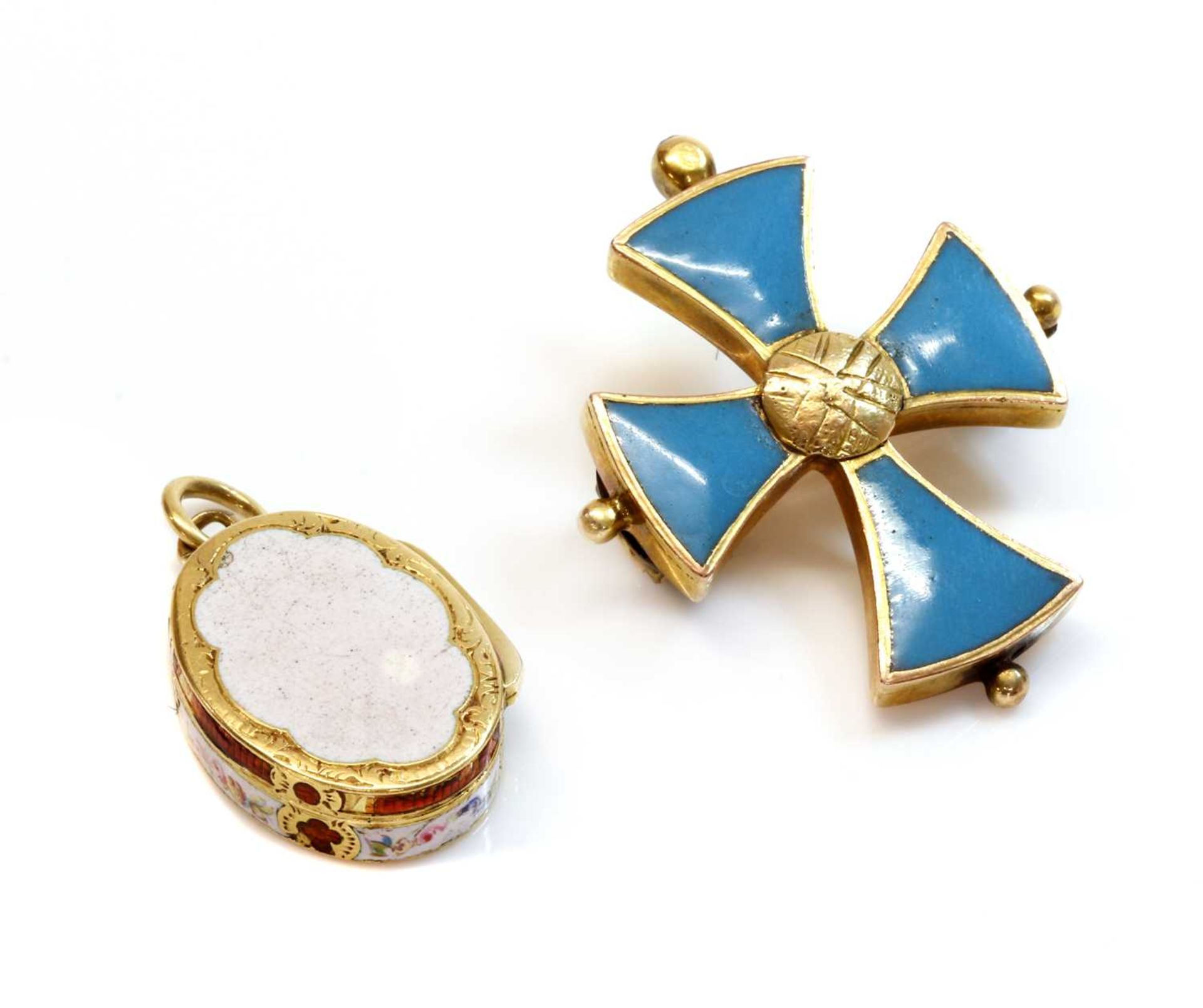 A miniature gold oval locket form vinaigrette,