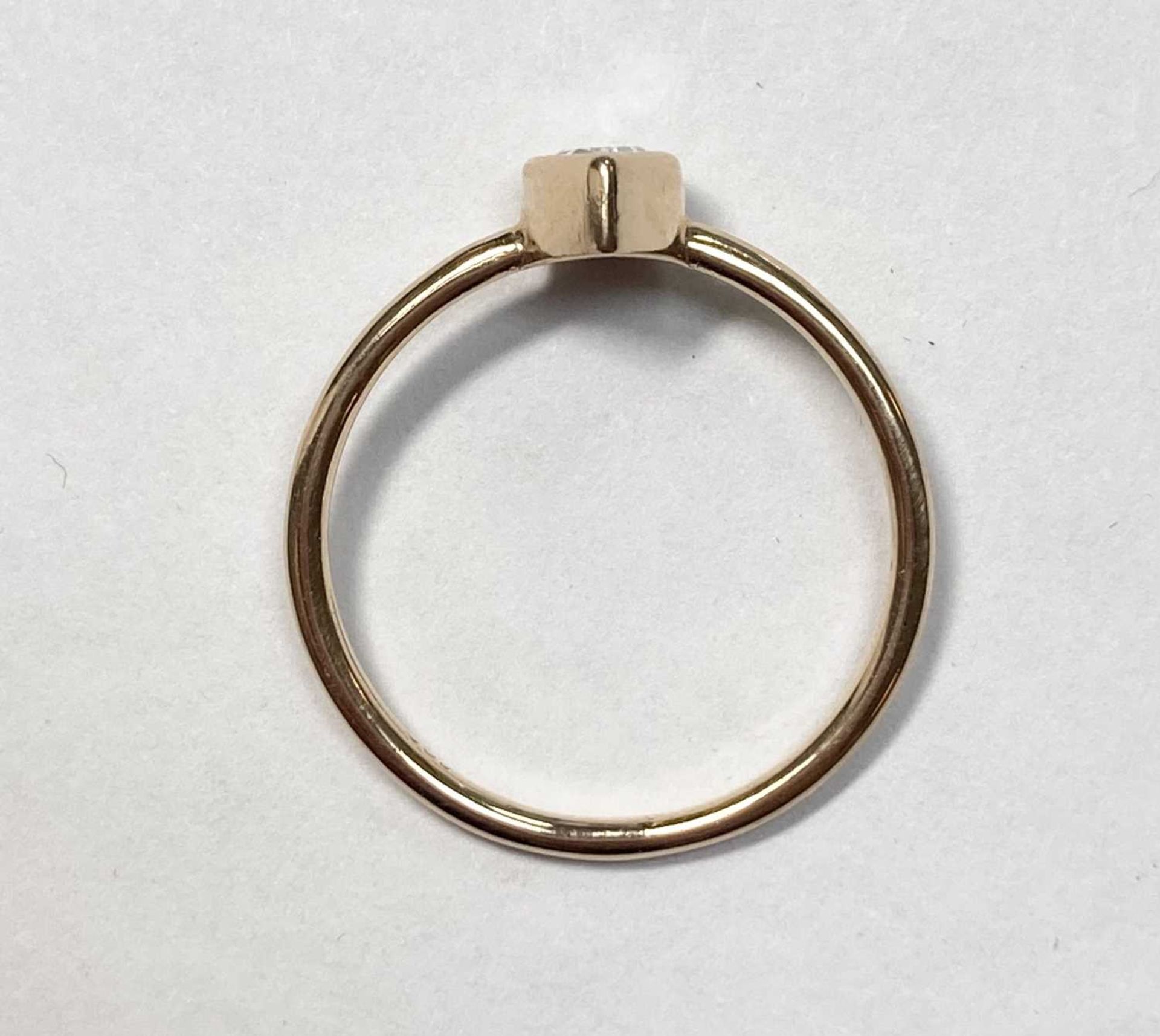A rose gold single stone pear cut diamond ring, - Bild 4 aus 7