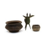 A Chinese bronze jue cup,