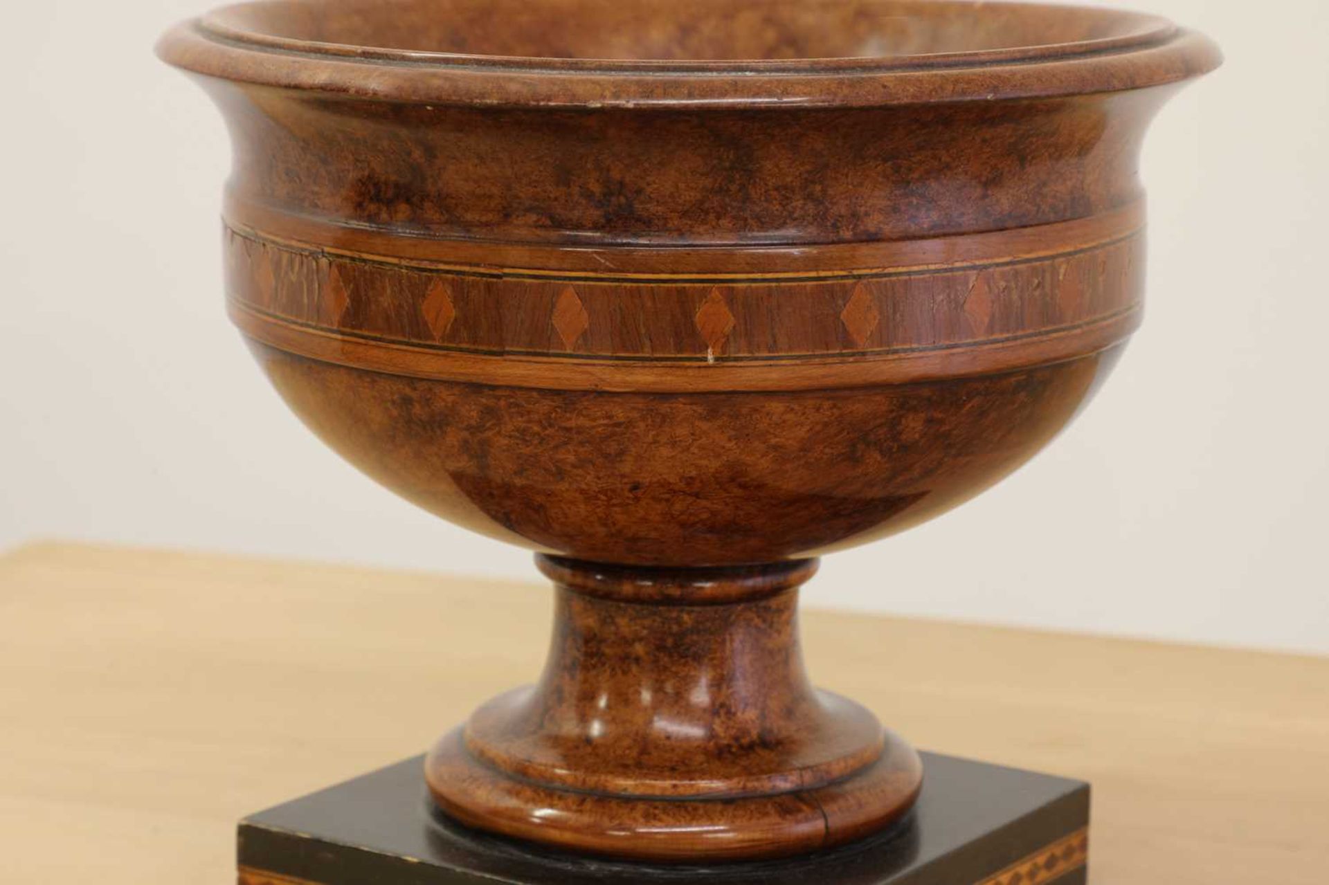 A grained beech pedestal bowl, - Bild 3 aus 13