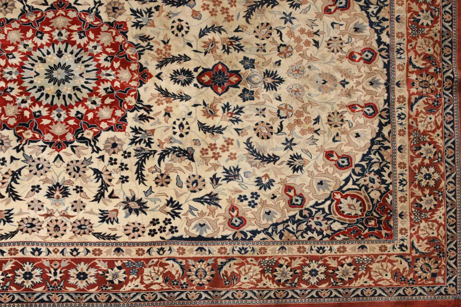 A Persian wool rug, - Image 5 of 6
