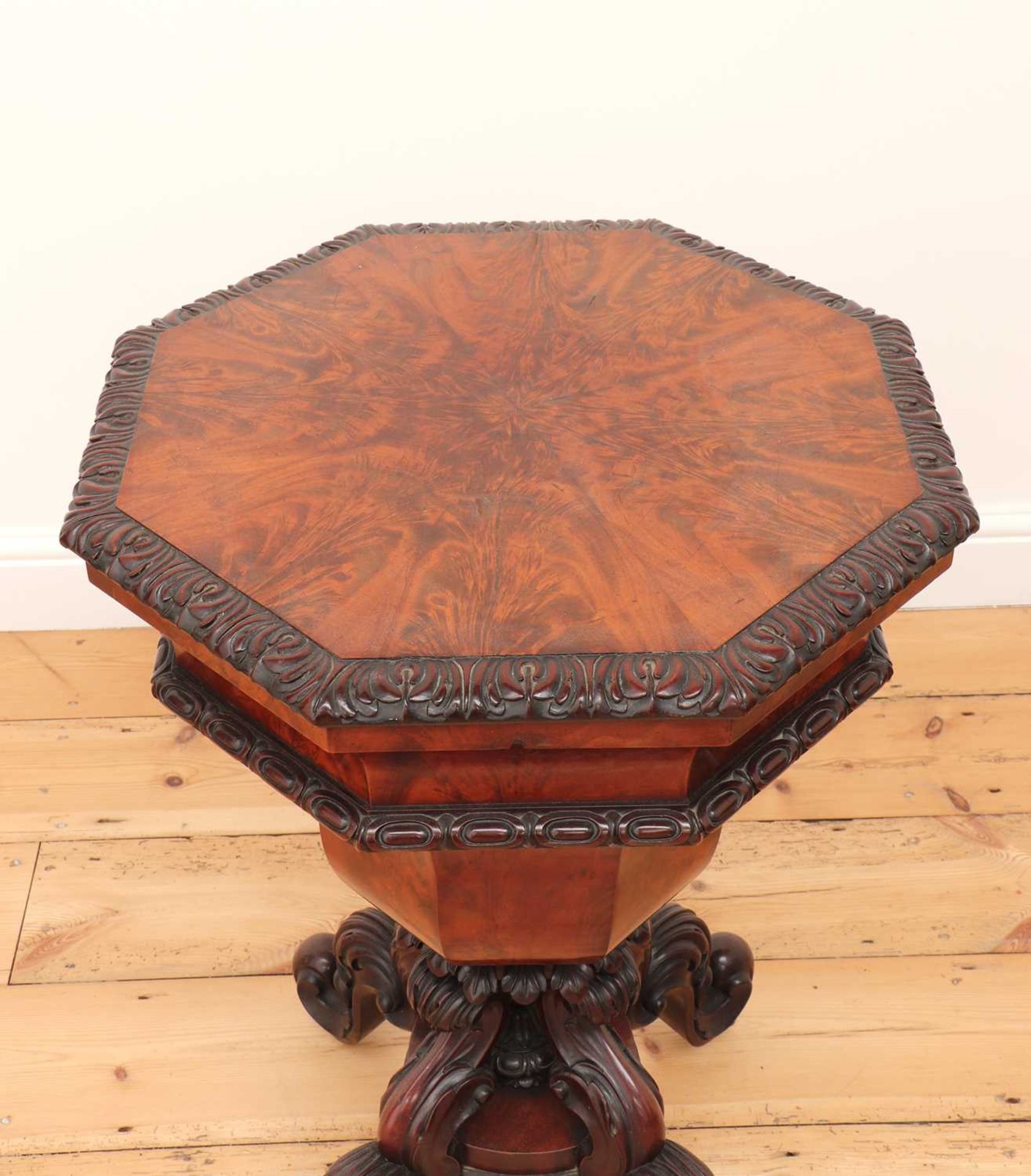 A Victorian flame mahogany teapoy by Gillows of Lancaster, - Bild 5 aus 8